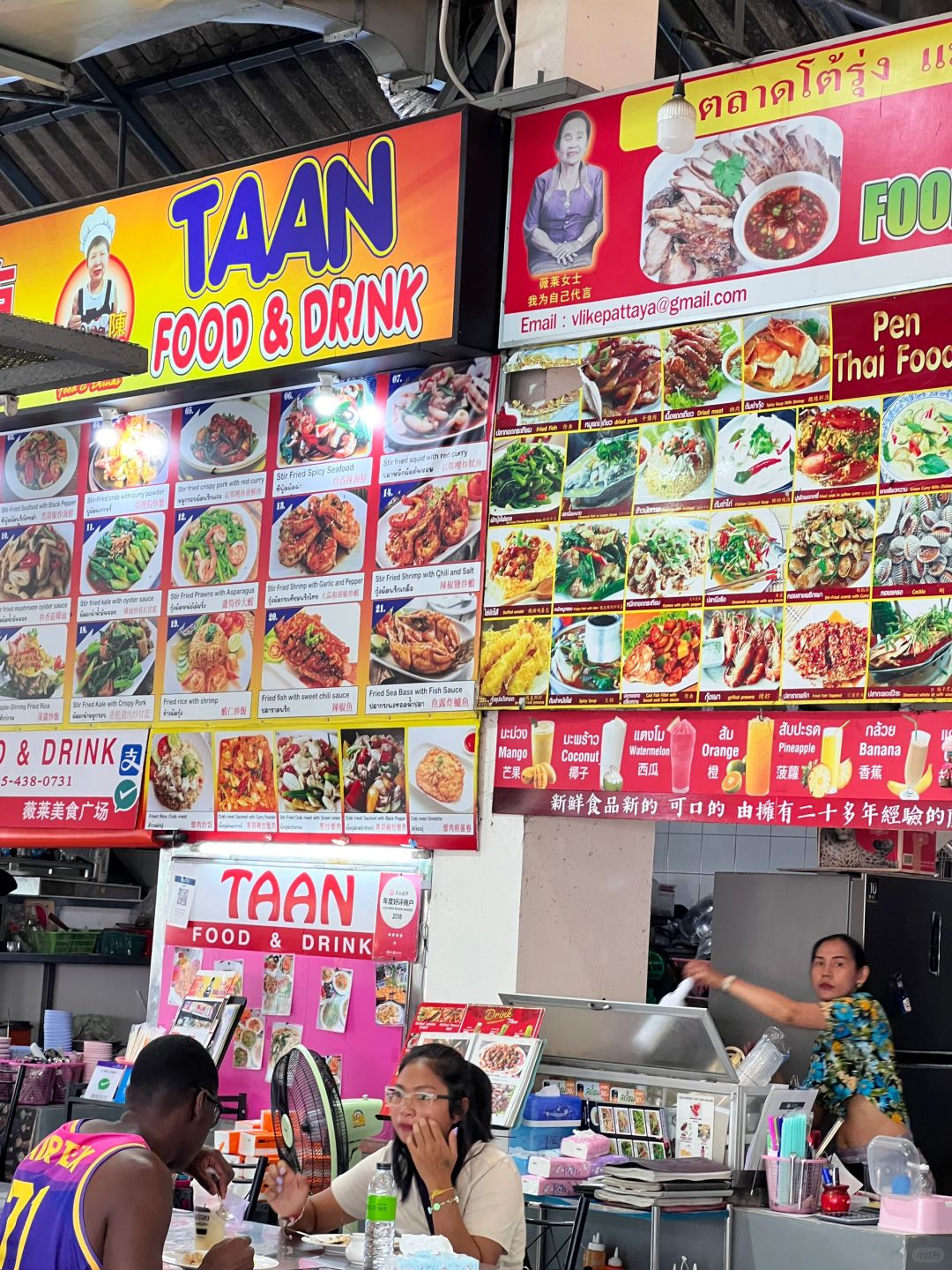 Pattaya-TAAN FOOD&DRINK, a seafood food stall in Pattaya, free watermelon and chewing gum