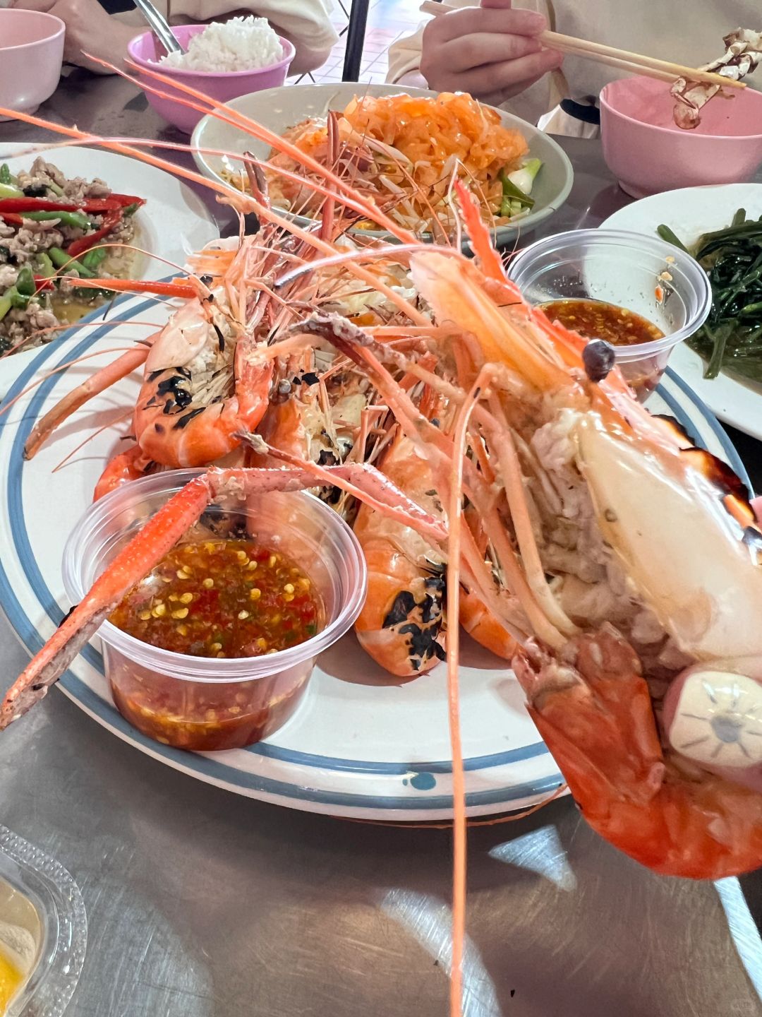 Pattaya-TAAN FOOD&DRINK, a seafood food stall in Pattaya, free watermelon and chewing gum