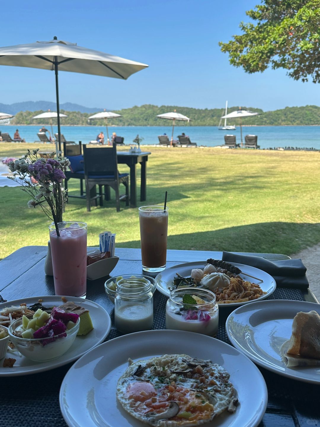 Phuket-Naka Island in Phuket, lying here and watching the sea is the real vacation