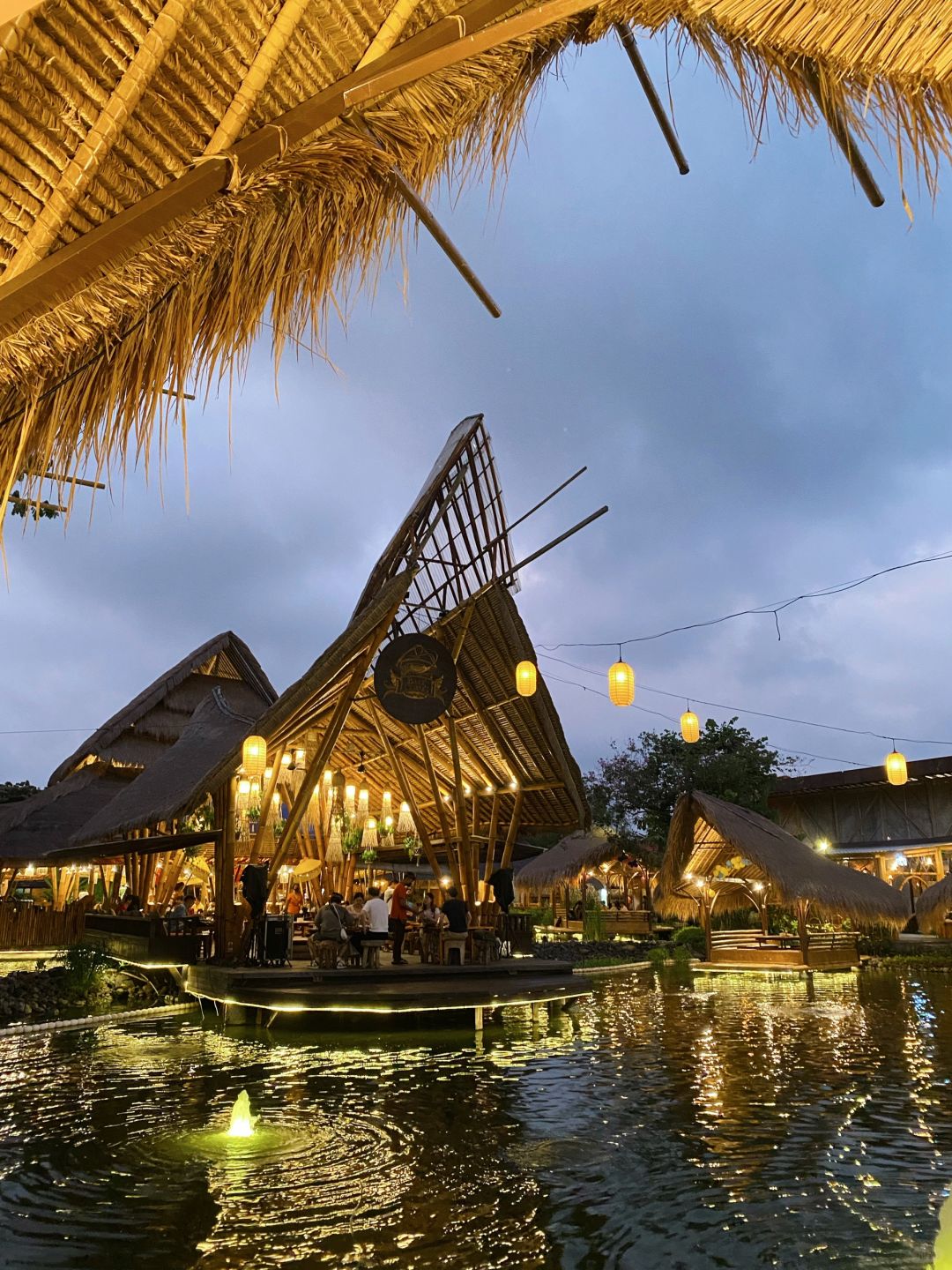 Bali-Bale Udang Mang Engking, a very stylish Indonesian floating restaurant in Kuta, Bali