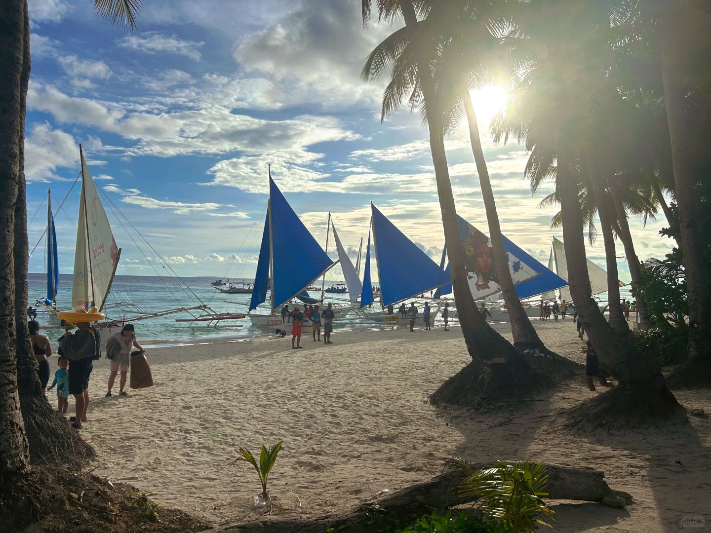 Boracay-Boracay travel guide. Hotels, travel, island hopping, water entertainment and spa massage