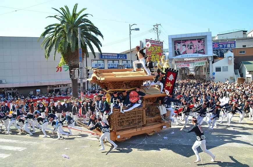 Osaka-The largest racing festival in Japan! Show off your manliness in fast drifting at the Kishiwada Racing Festival in Osaka