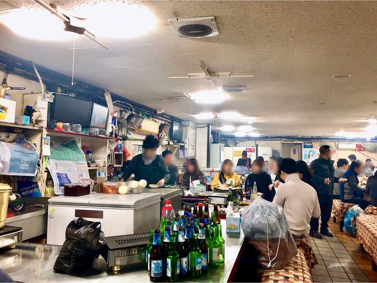 Busan/Jeju-Busan culture roast beef and offal. Popular alley food recommended by locals.