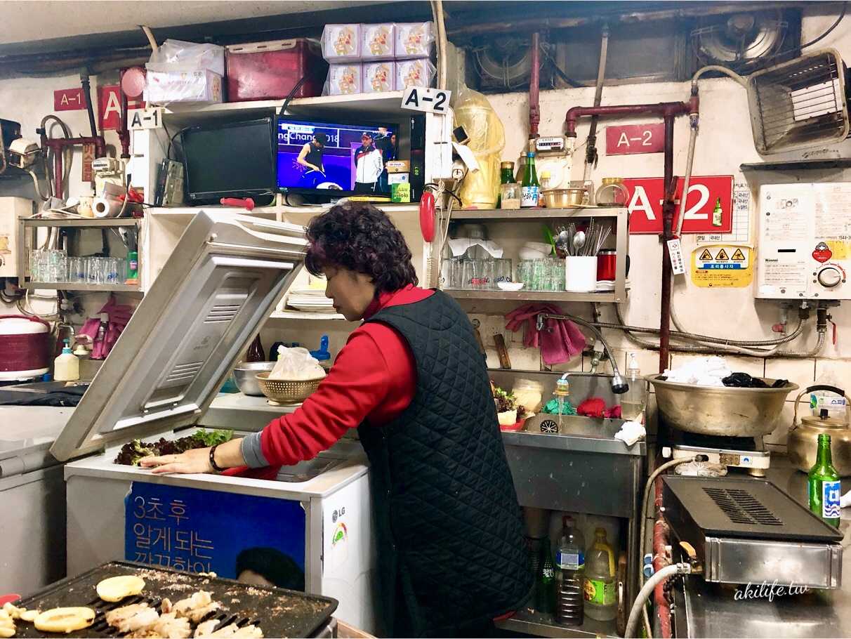 Busan/Jeju-Busan culture roast beef and offal. Popular alley food recommended by locals.