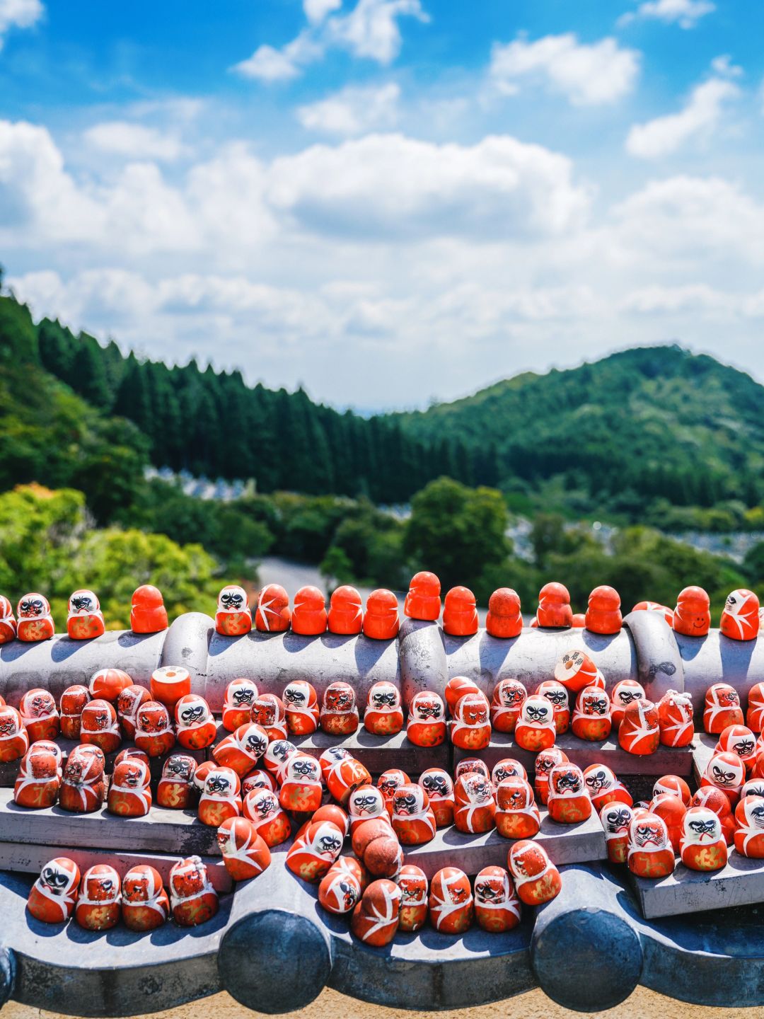 Osaka-Katsuoji Temple in Osaka, where there are countless Darumas everywhere in the temple