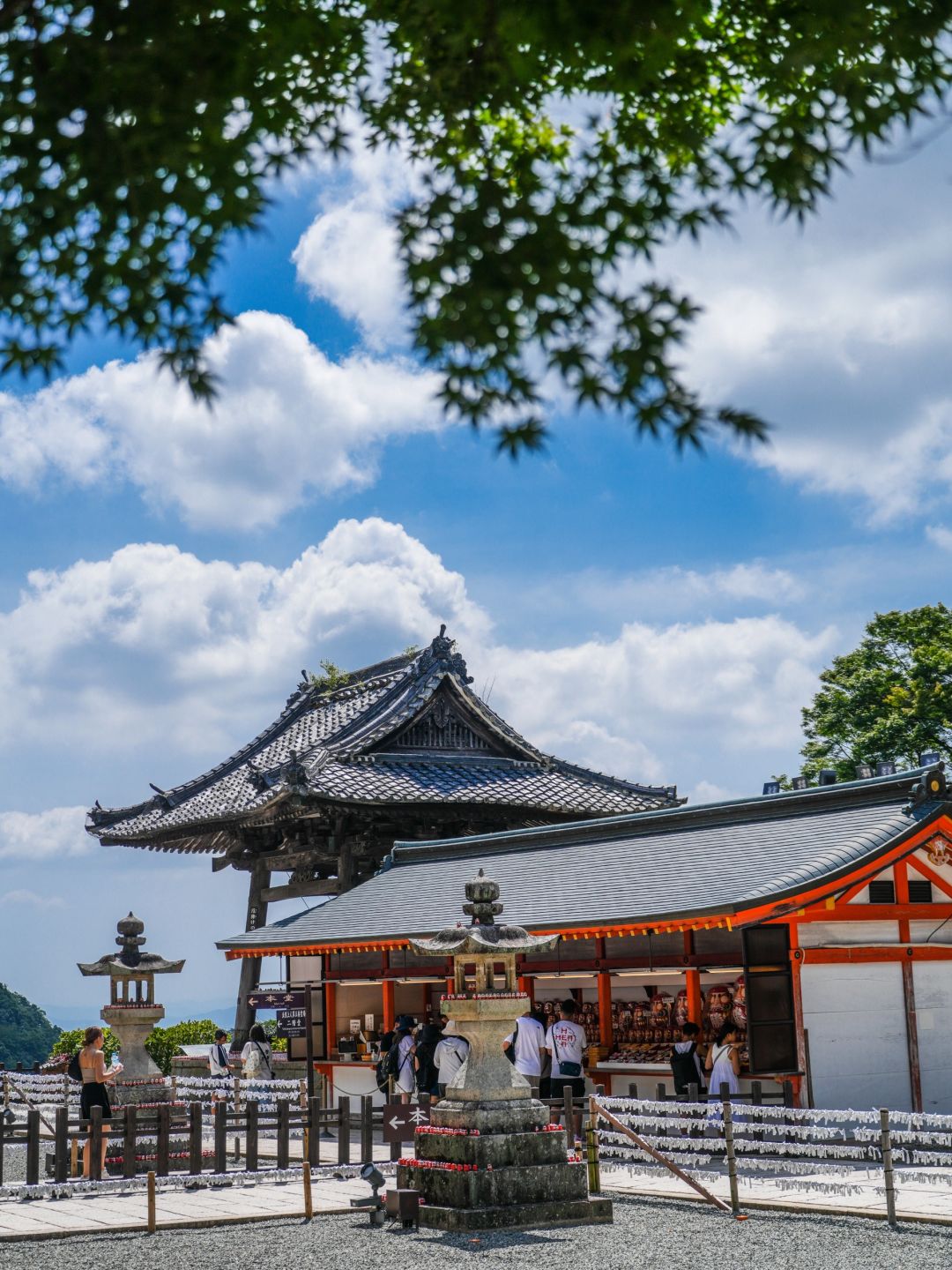 Osaka-Katsuoji Temple in Osaka, where there are countless Darumas everywhere in the temple