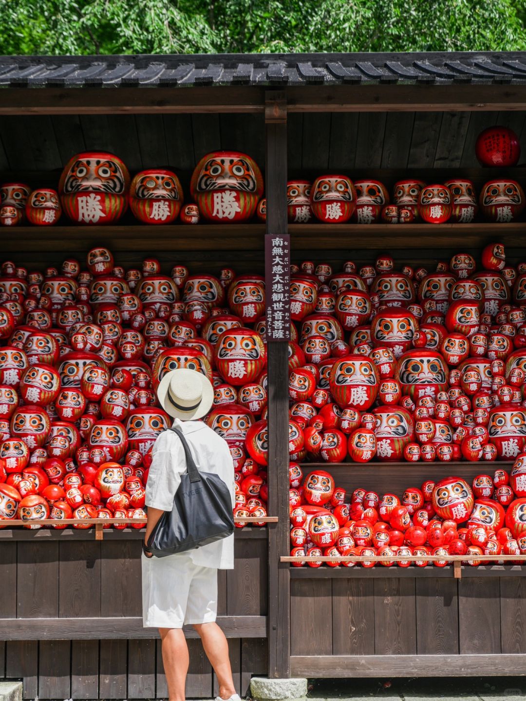 Osaka-Katsuoji Temple in Osaka, where there are countless Darumas everywhere in the temple