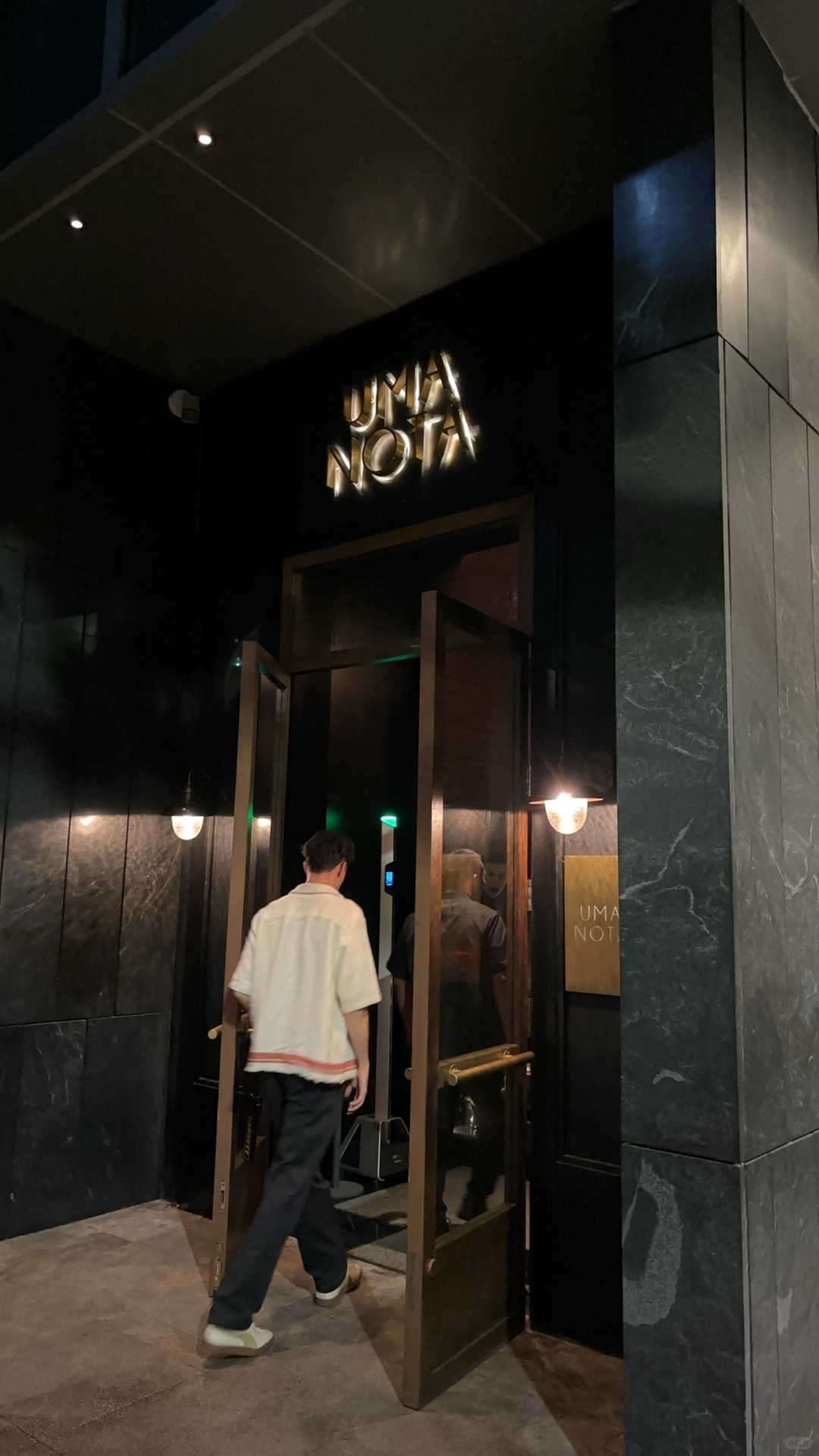 Manila/Luzon-Manila BGC UMA NOTA bar has many handsome guys and beautiful girls, date with girls