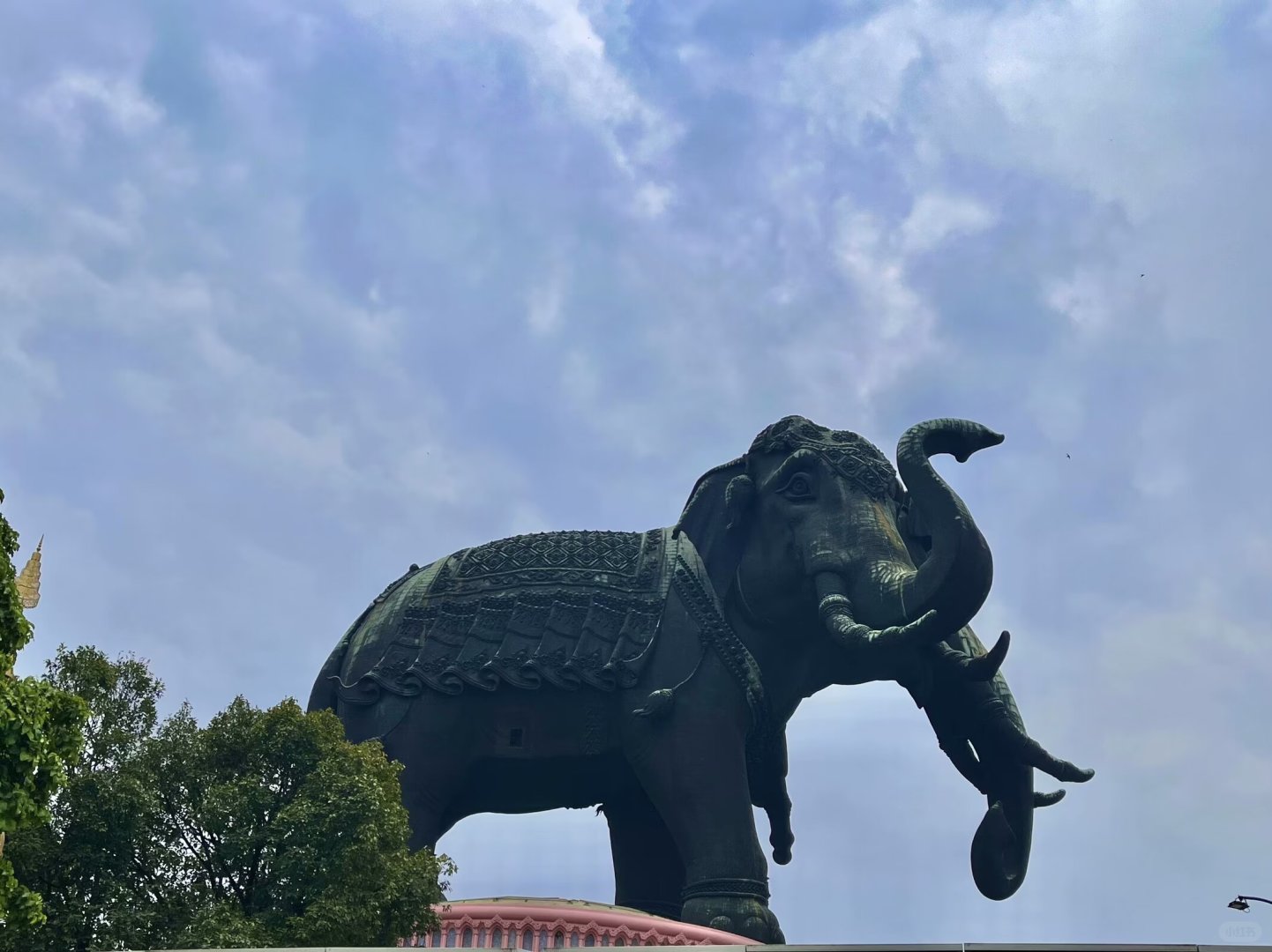 Bangkok-The Erawan Three-Headed Elephant Museum in Bangkok?, an elephant carved from pure copper