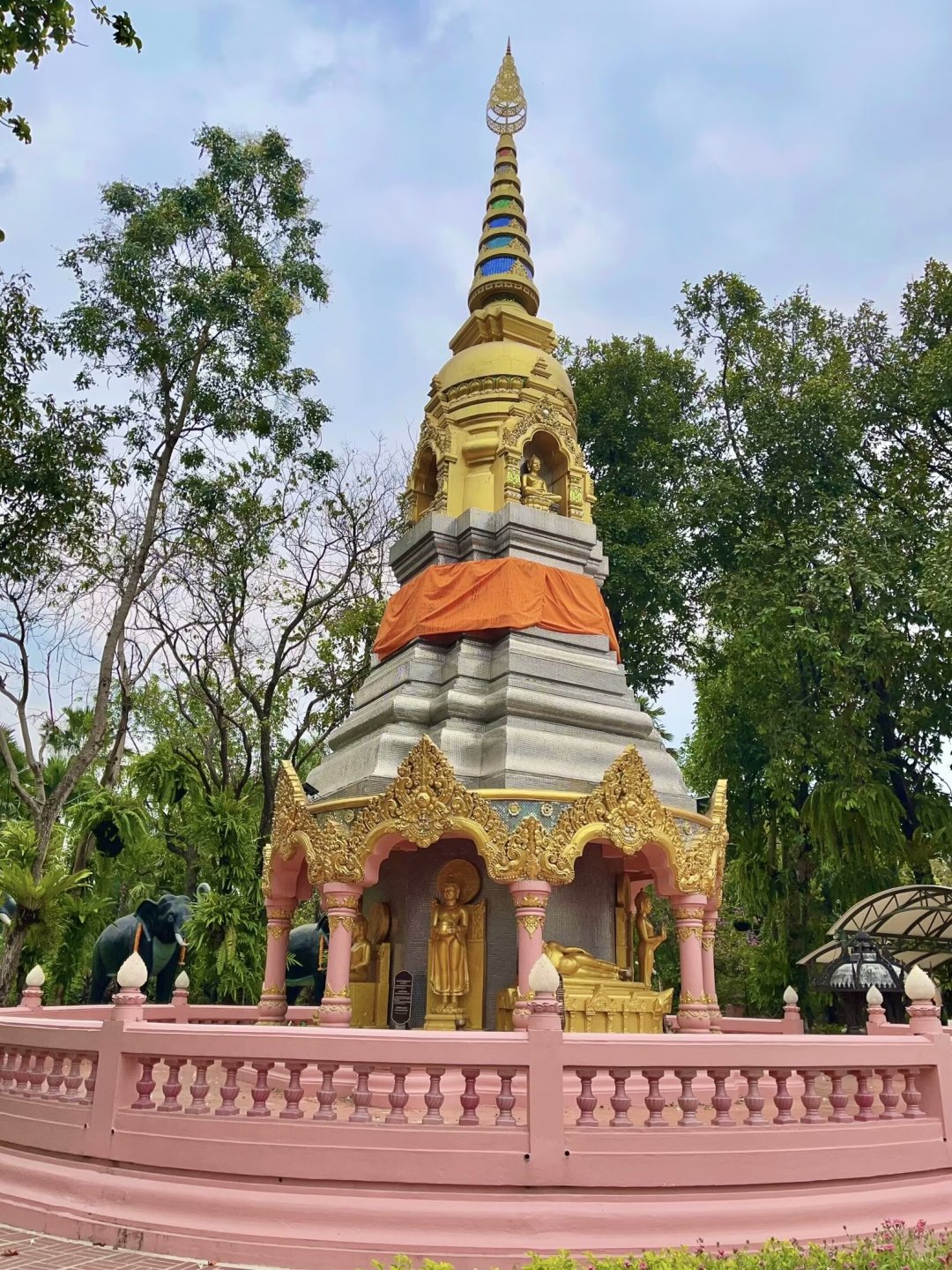 Bangkok-The Erawan Three-Headed Elephant Museum in Bangkok🐘, an elephant carved from pure copper