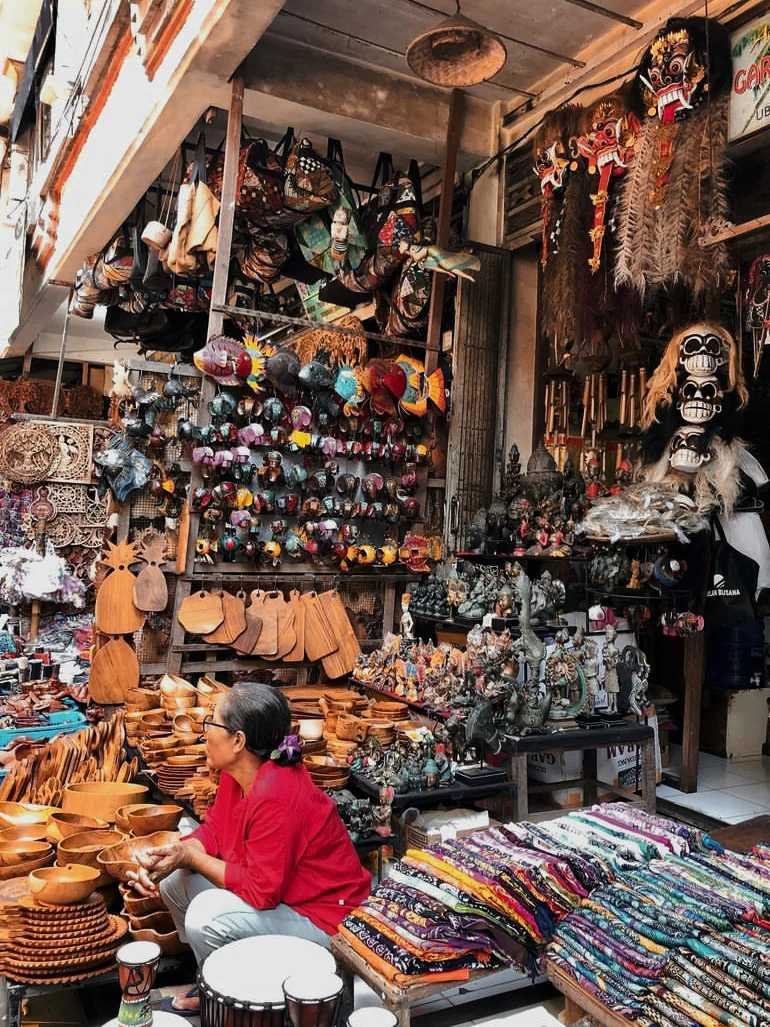 Bali-It turns out that the Ubud Market in Bali is so fun. It is the oldest handicraft art market in the area.