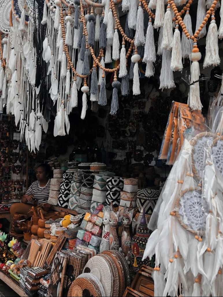 Bali-It turns out that the Ubud Market in Bali is so fun. It is the oldest handicraft art market in the area.