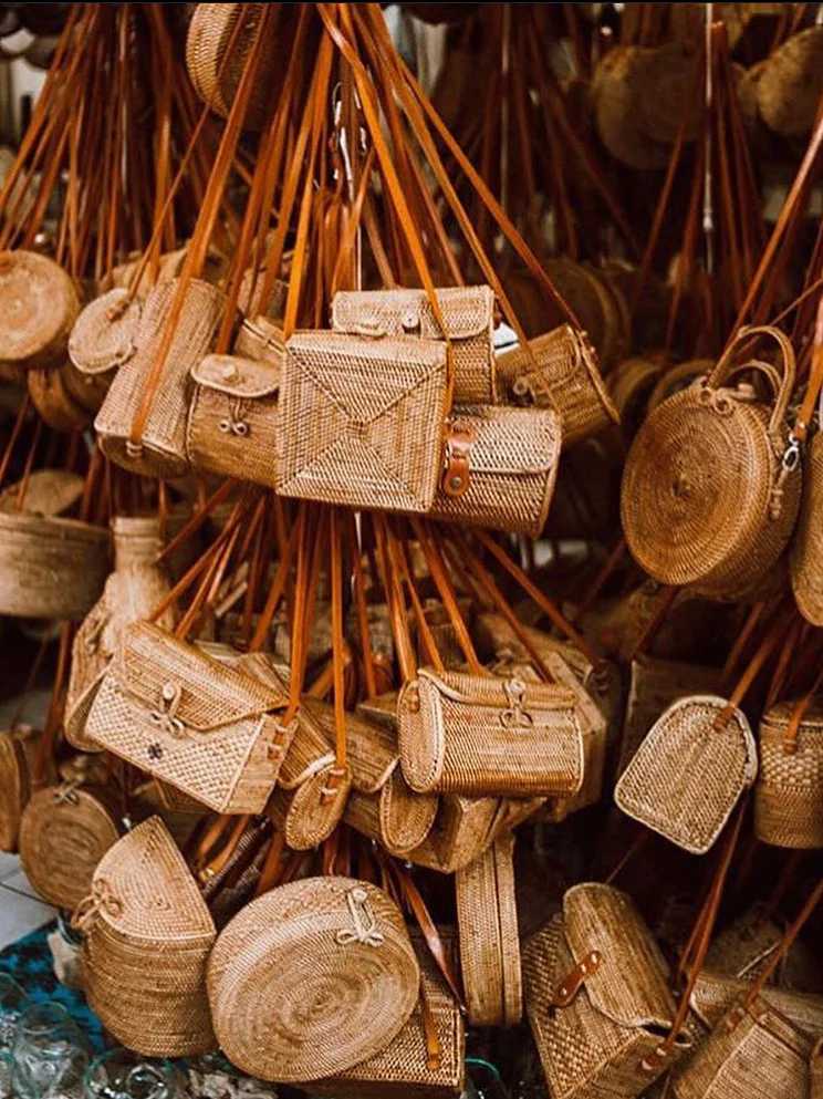 Bali-It turns out that the Ubud Market in Bali is so fun. It is the oldest handicraft art market in the area.