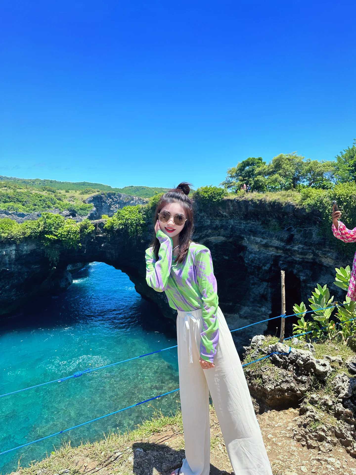 Bali-Travel to Sanur Island in Bali, where the Fairy Cliff is located and the scenery is very beautiful.