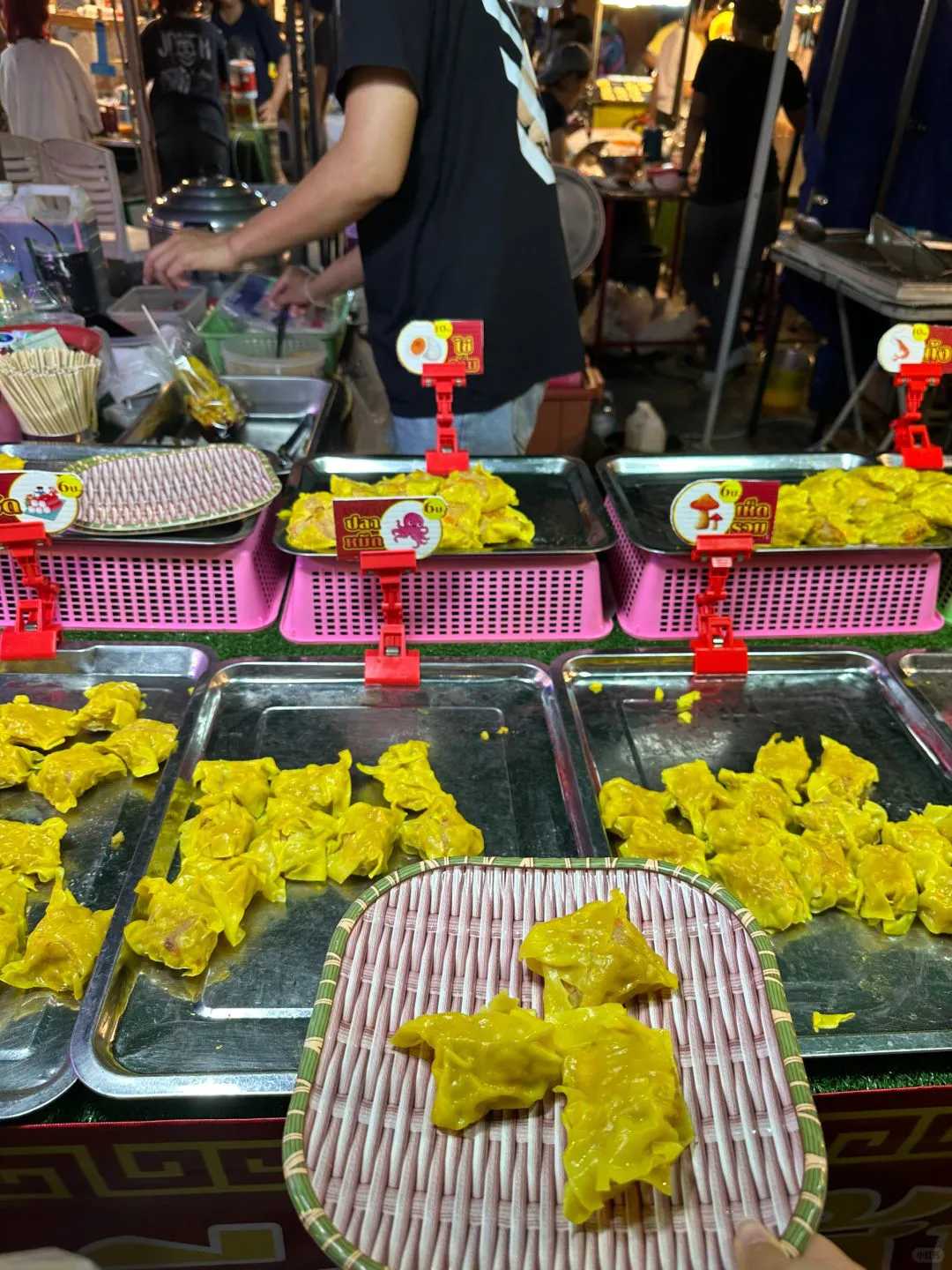 Hua Hin-Hua Hin Tuesday Night Market Pae Mai Tuesday Market is quieter and cheaper than Bangkok