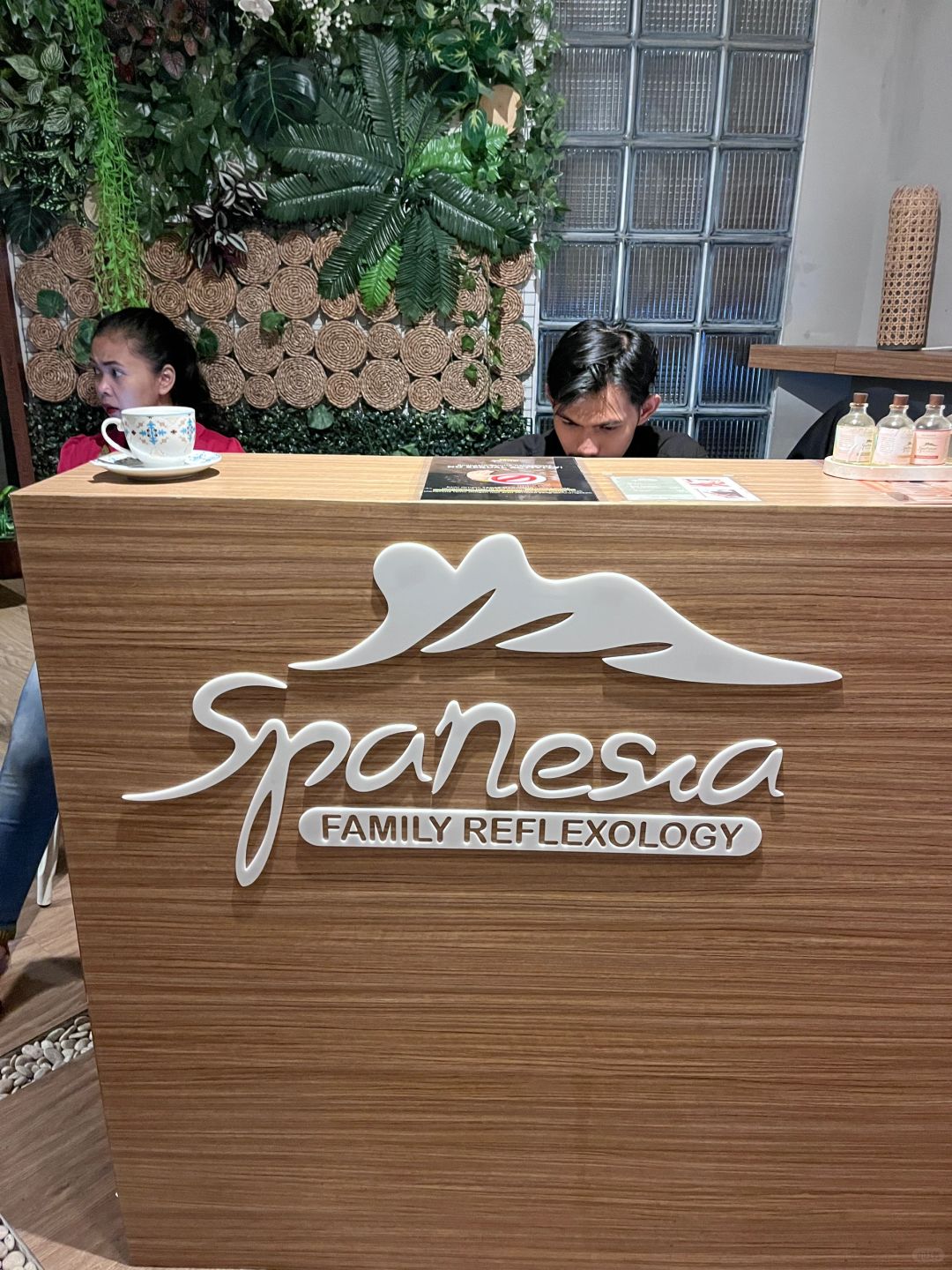 Jakarta-Indonesia nesia spa massage, 75k VND, 90 minutes massage for feet, calves and back