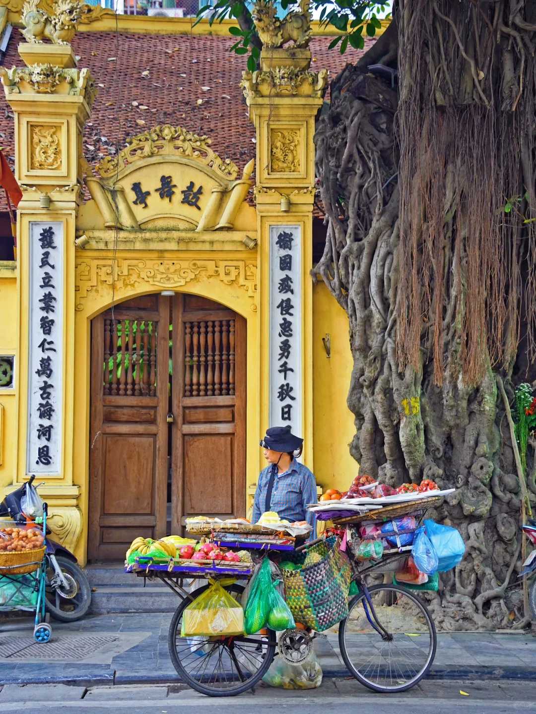 Hanoi-Railway Cafe Street, Long Bien Railway Station and Hanoi Old Quarter. 9 must-see attractions in Hanoi