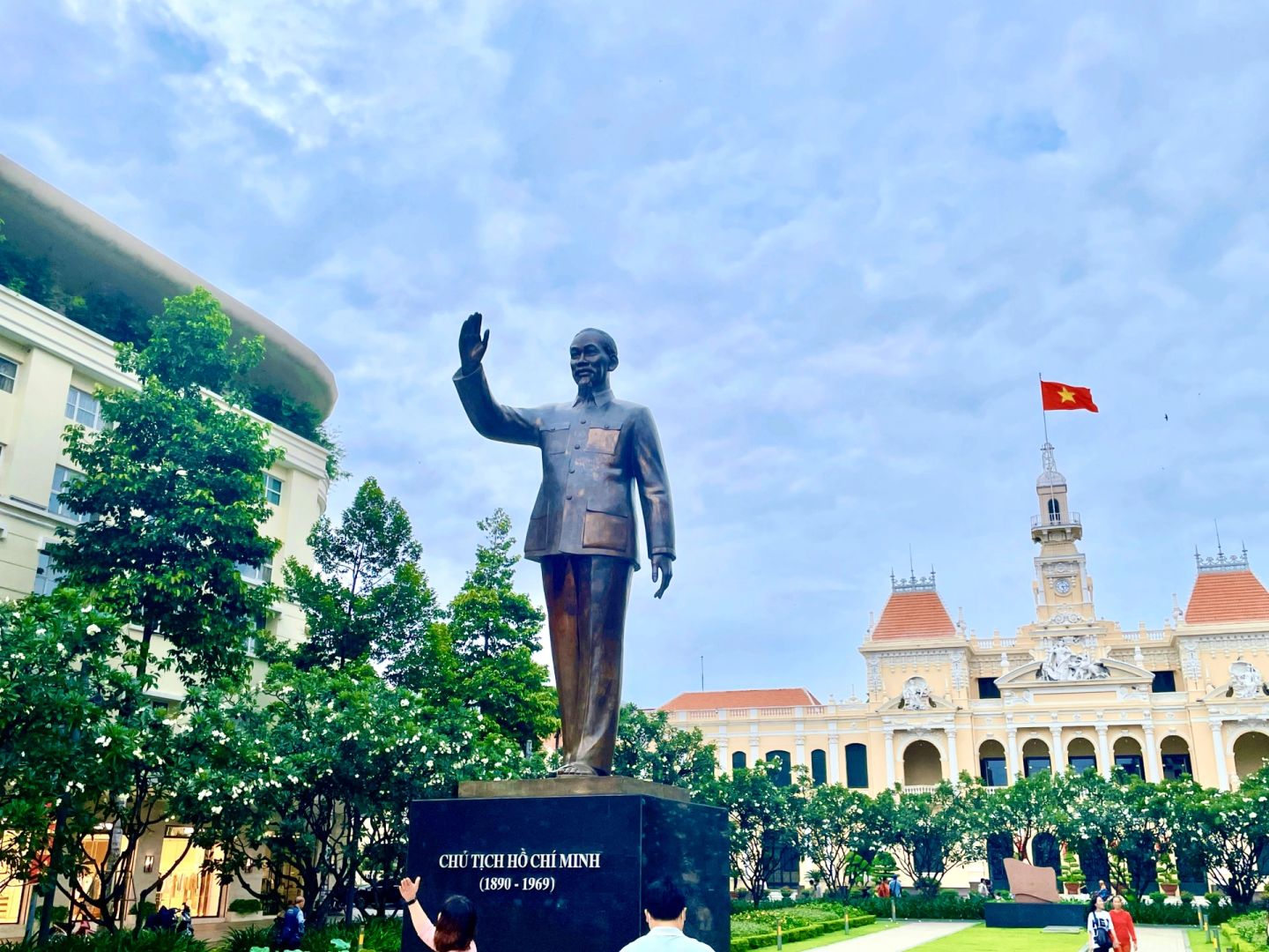 Ho Chi Minh-Ho Chi Minh City Travel🗺️, Tan Dinh Cathedral, Reunification Palace, Coffee Apartment, Ben Thanh Market, Bookstore Street