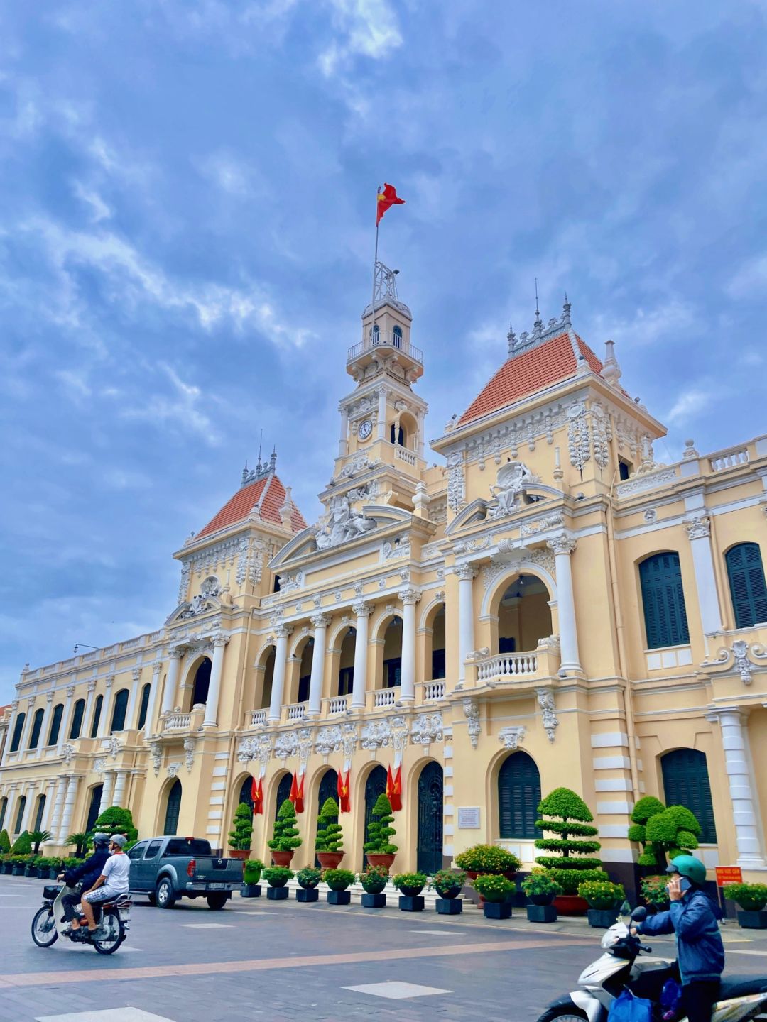 Ho Chi Minh-Ho Chi Minh City Travel🗺️, Tan Dinh Cathedral, Reunification Palace, Coffee Apartment, Ben Thanh Market, Bookstore Street