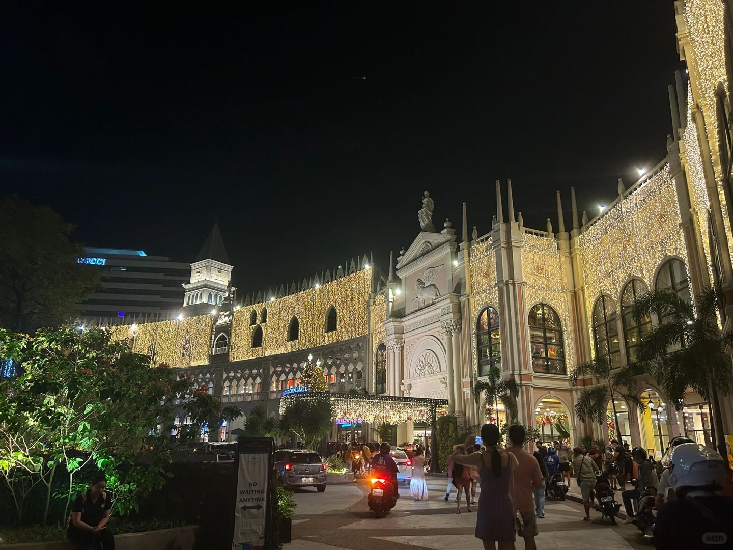 Manila/Luzon-BGC Venice Water City in Manila, Philippines, a shopping mall where you can take a boat tour