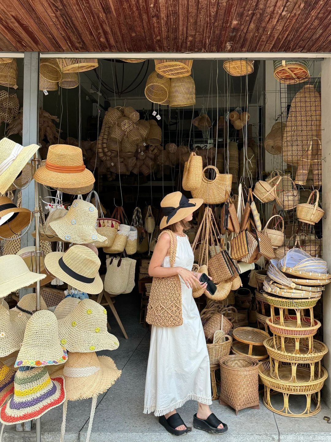 Chiang Mai-Slow life in Chiang Mai, Thailand, shopping at the Coconut Grove Market, feeding pigeons at Thapae Gate