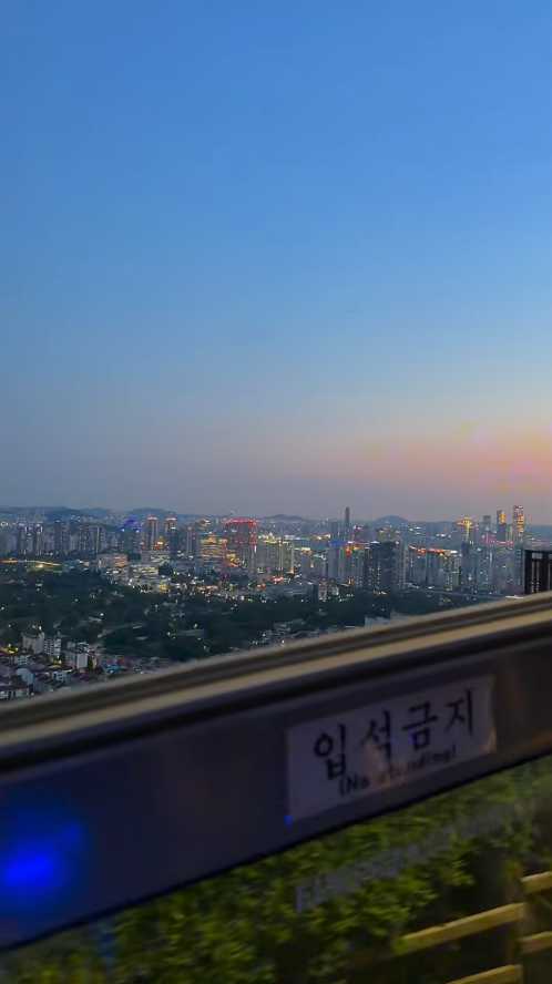 Seoul-Seoul Sunset Flyer🌅, the Han River in the sunset and the Seoul Tower in the distance