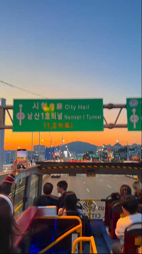 Seoul-Seoul Sunset Flyer🌅, the Han River in the sunset and the Seoul Tower in the distance