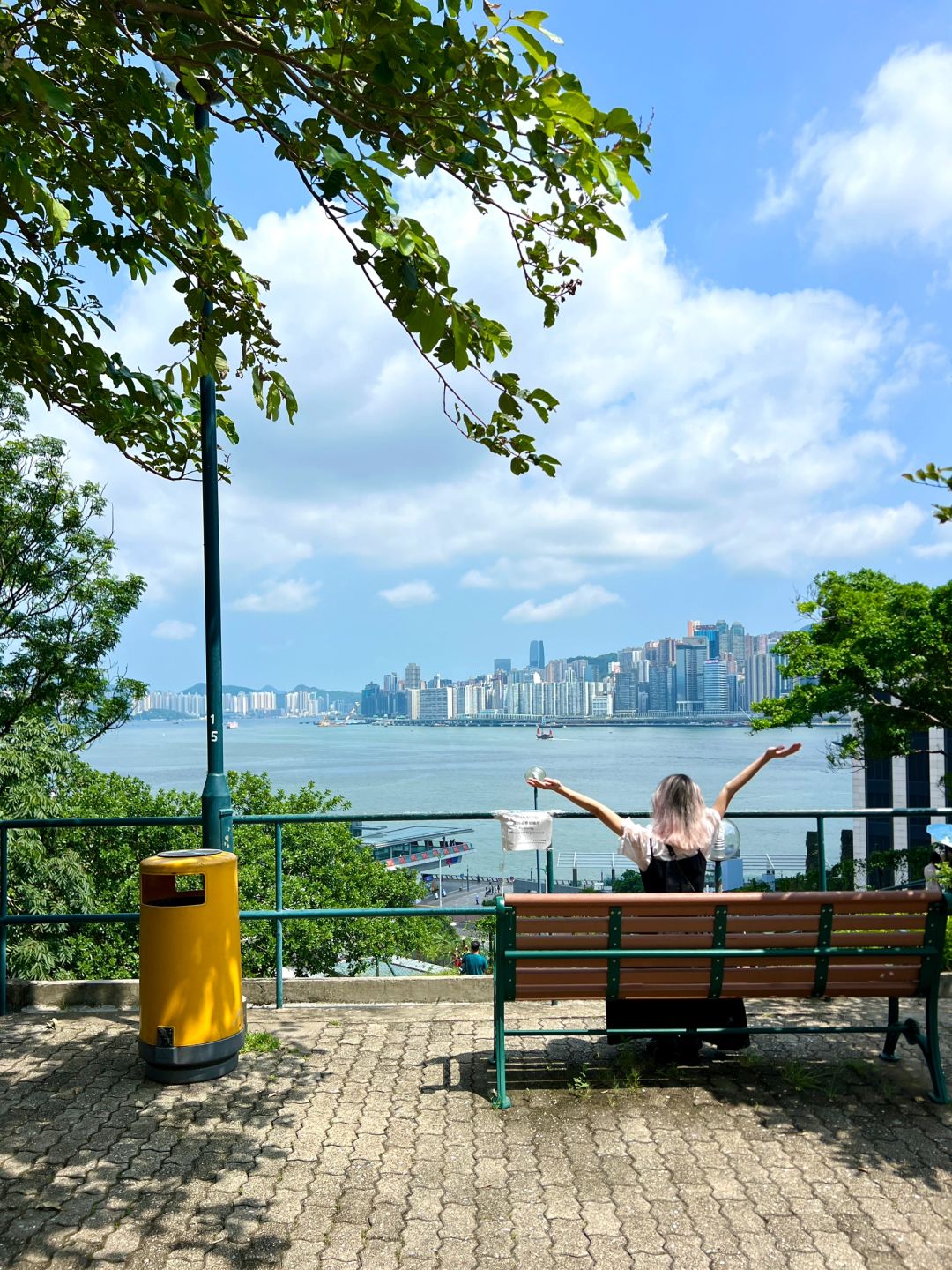 Hong kong-Hong Kong Walking Tour. Eslite Bookstore, Harbour City and Tsim Sha Tsui Clock Tower