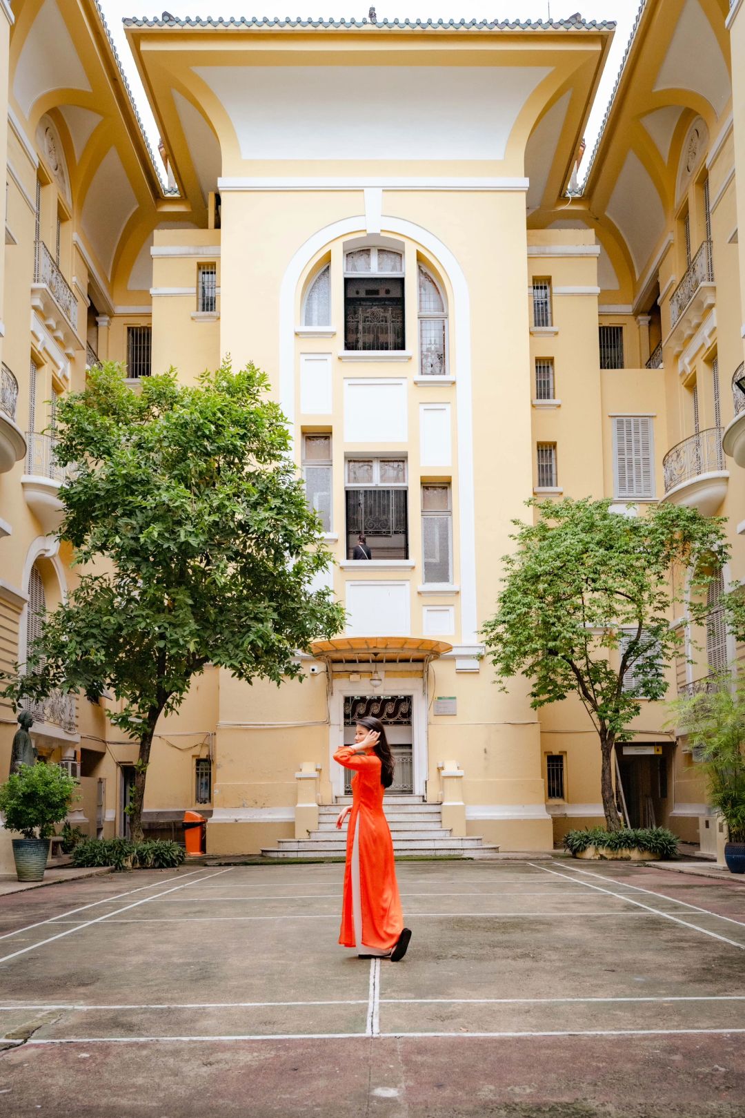 Ho Chi Minh-Ho Chi Minh City (Saigon) is full of exotic customs, history and multicultural collisions