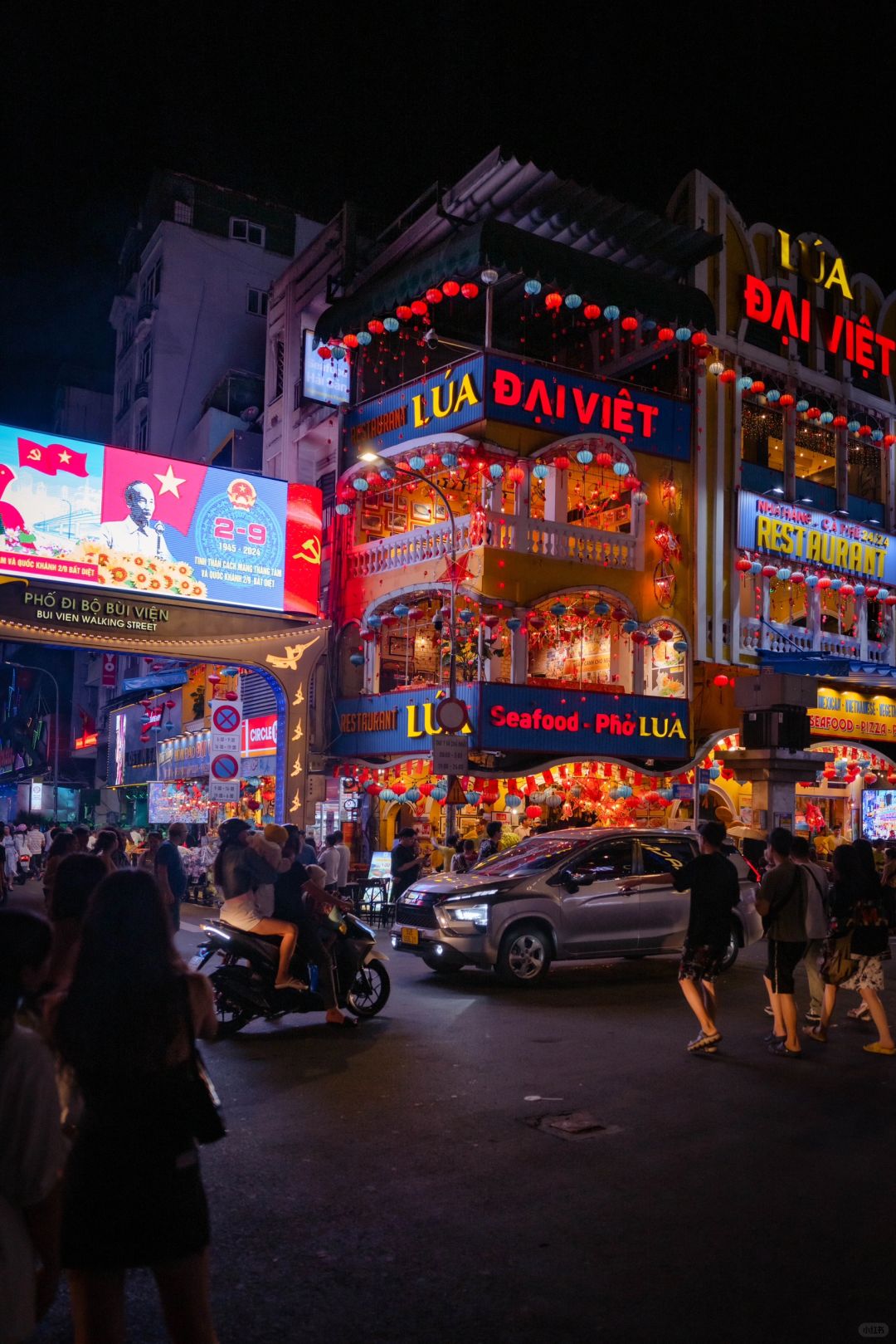 Ho Chi Minh-Ho Chi Minh City (Saigon) is full of exotic customs, history and multicultural collisions