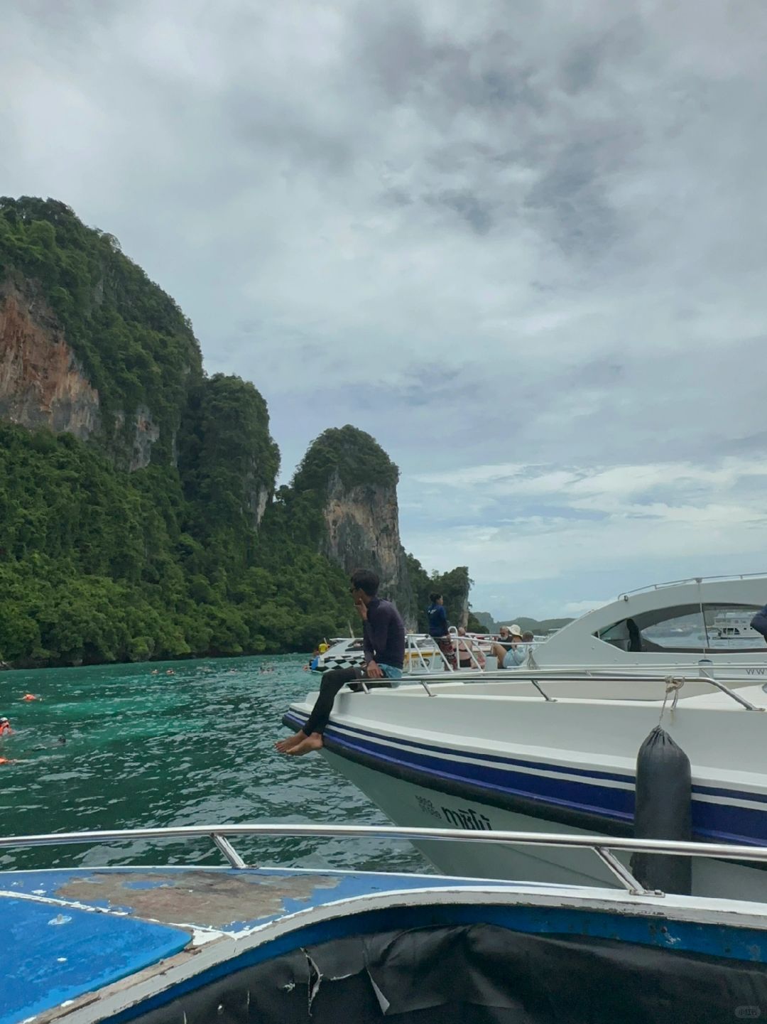 Krabi-Krabi Phi Phi Island🌊, it has been raining for several days and the waves are super big