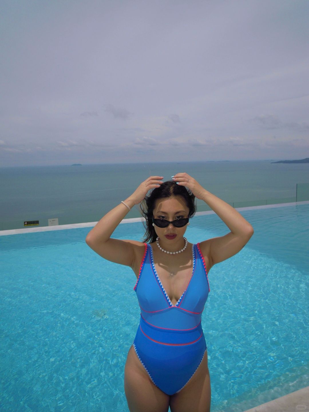 Pattaya-Copacabana Hotel in Jomtien, Pattaya, has a beautiful view of the rooftop infinity pool