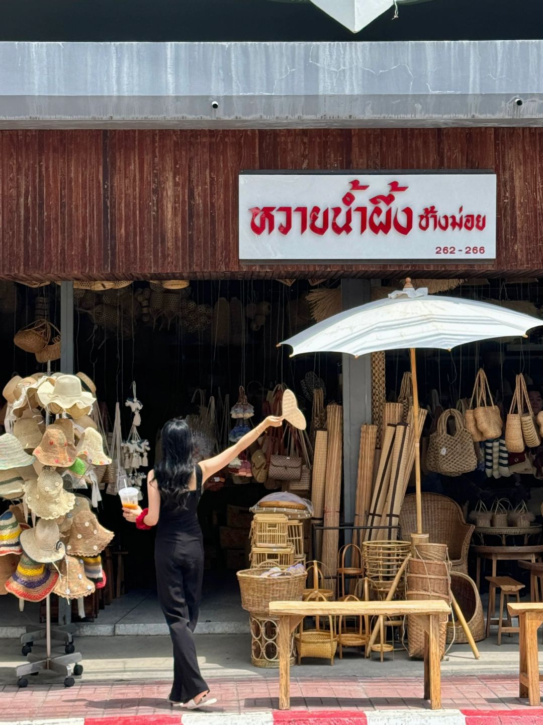 Chiang Mai-Free Chiang Mai, visit the old city, Nimmanhaemin Road and the University Night Market