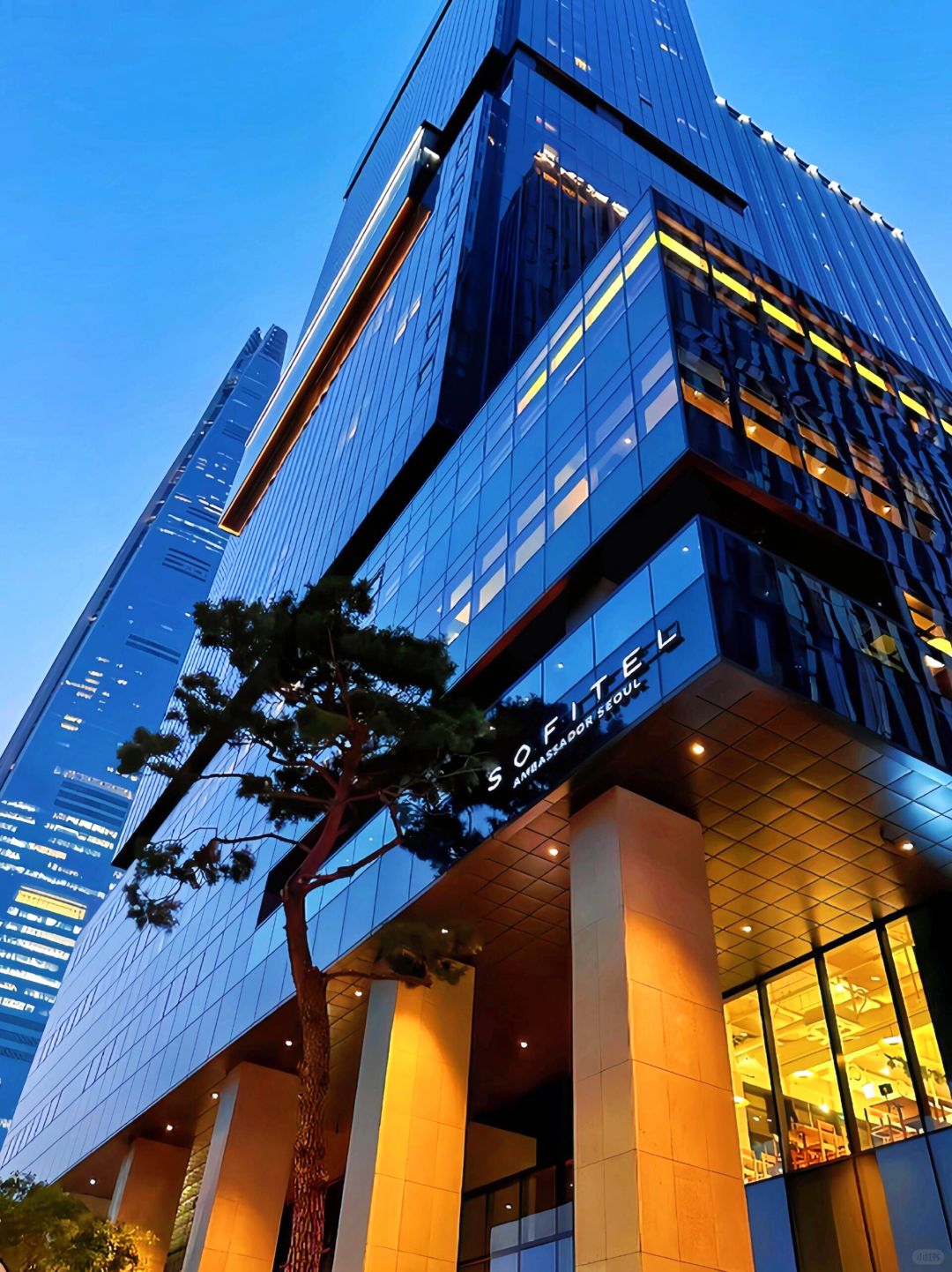 Seoul-Sofitel Ambassador Seoul Songpa👨‍👩‍👧‍👦 is a five-star hotel located in the heart of Seoul