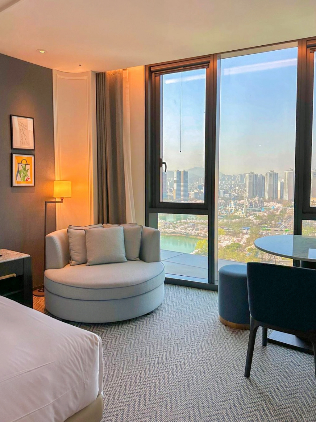 Seoul-Sofitel Ambassador Seoul Songpa👨‍👩‍👧‍👦 is a five-star hotel located in the heart of Seoul