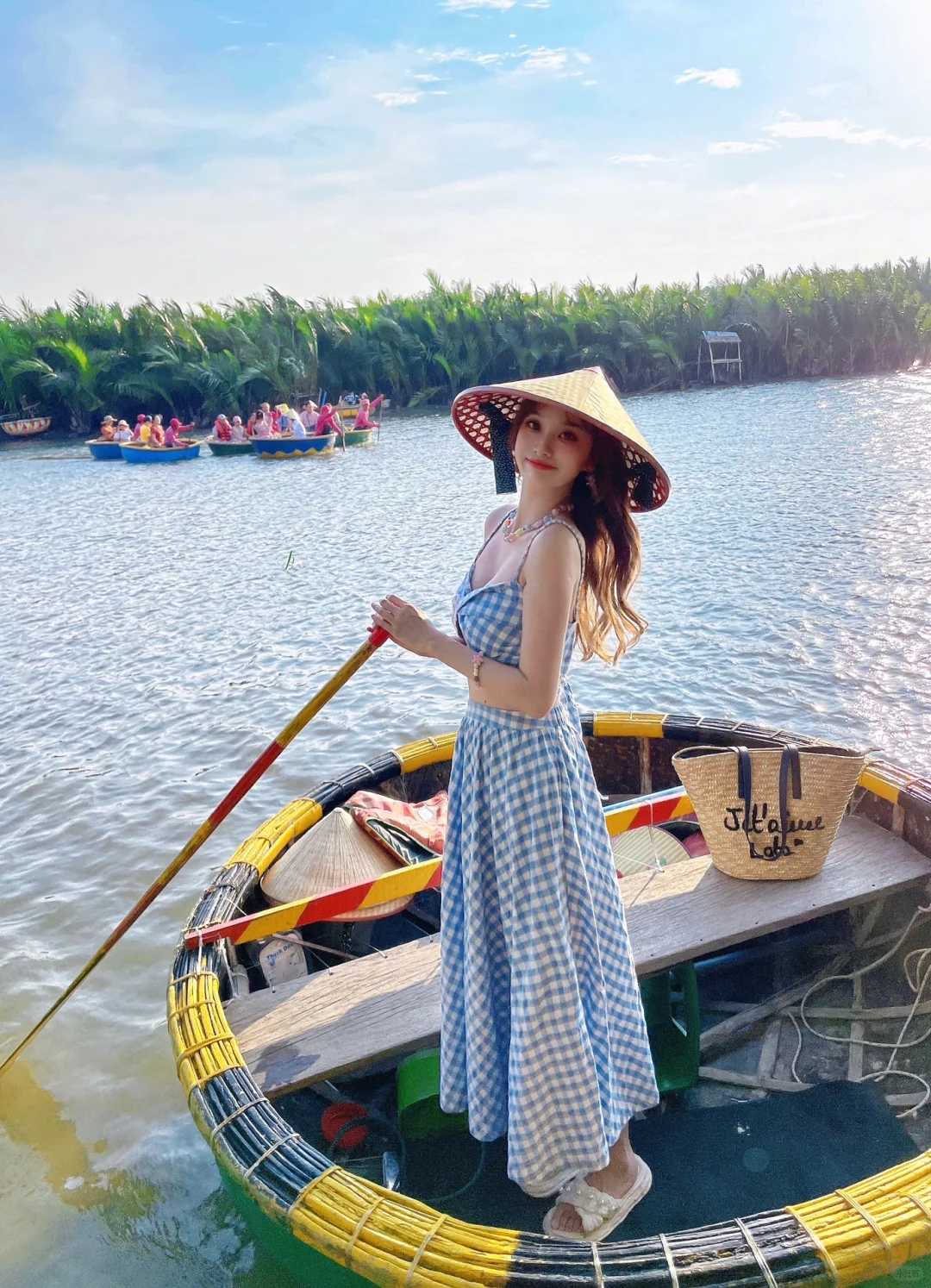 Ho Chi Minh-Hoi An Ancient Town, the most Vietnamese-style winnowing basket boat