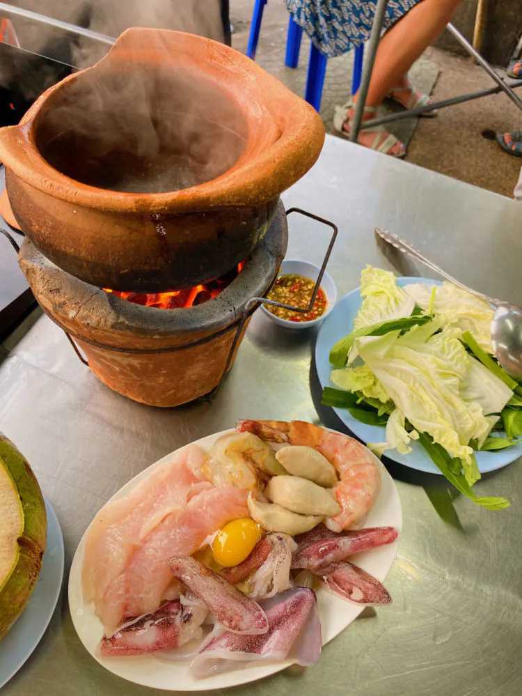 Hua Hin-Hua Hin's popular Zhengsheng Restaurant, seafood hot pot and curry crab are delicious