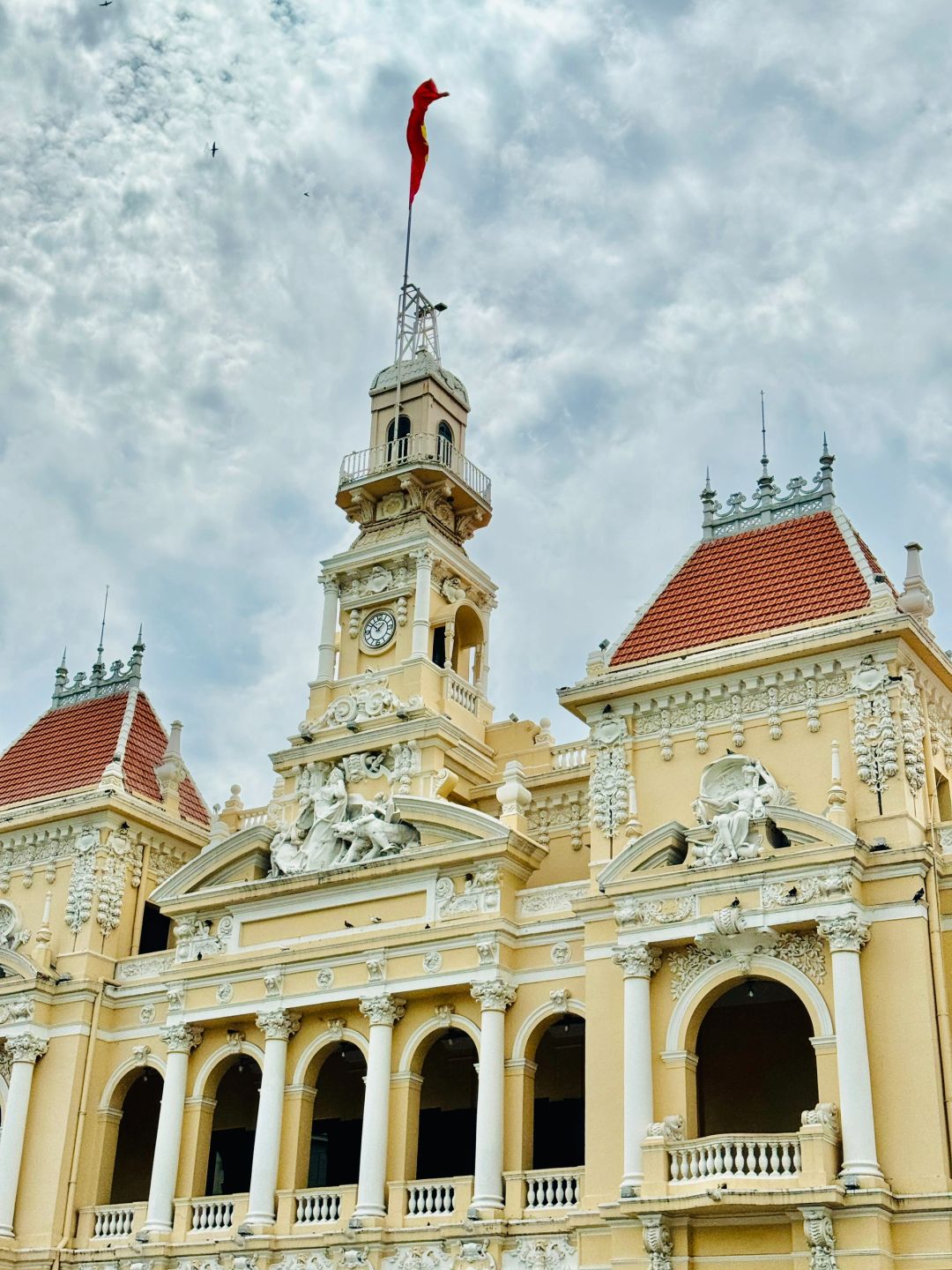 Ho Chi Minh-Ho Chi Minh City Walking Tour. Eat good food, drink in bars, and get a spa massage