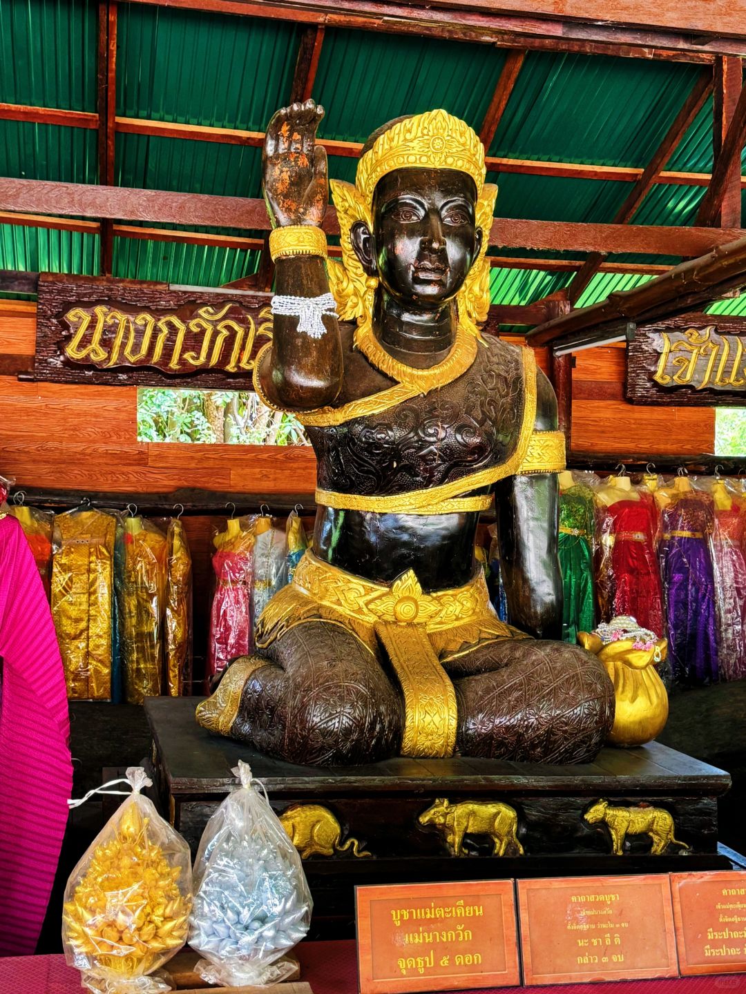 Hua Hin-Visit the huge Luang Pu Thuat statue at Wat Phra That Doi Suthep in Hua Hin, Thailand