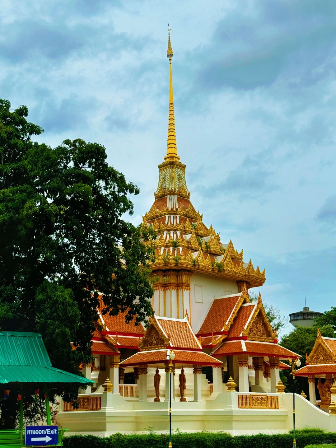 Hua Hin-Visit the huge Luang Pu Thuat statue at Wat Phra That Doi Suthep in Hua Hin, Thailand