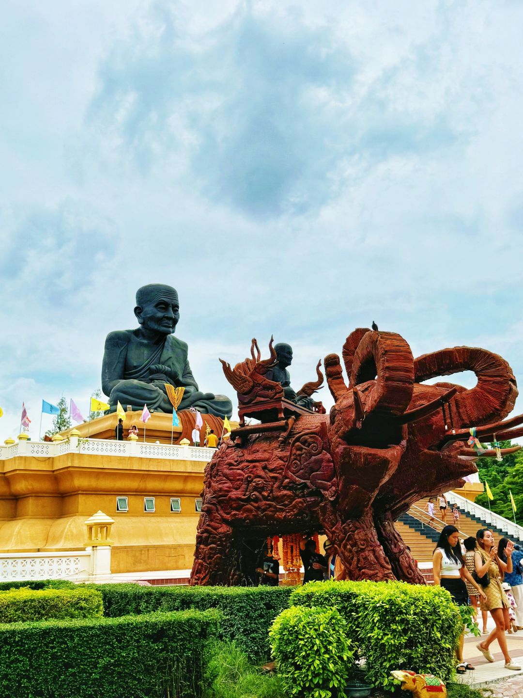 Hua Hin-Visit the huge Luang Pu Thuat statue at Wat Phra That Doi Suthep in Hua Hin, Thailand