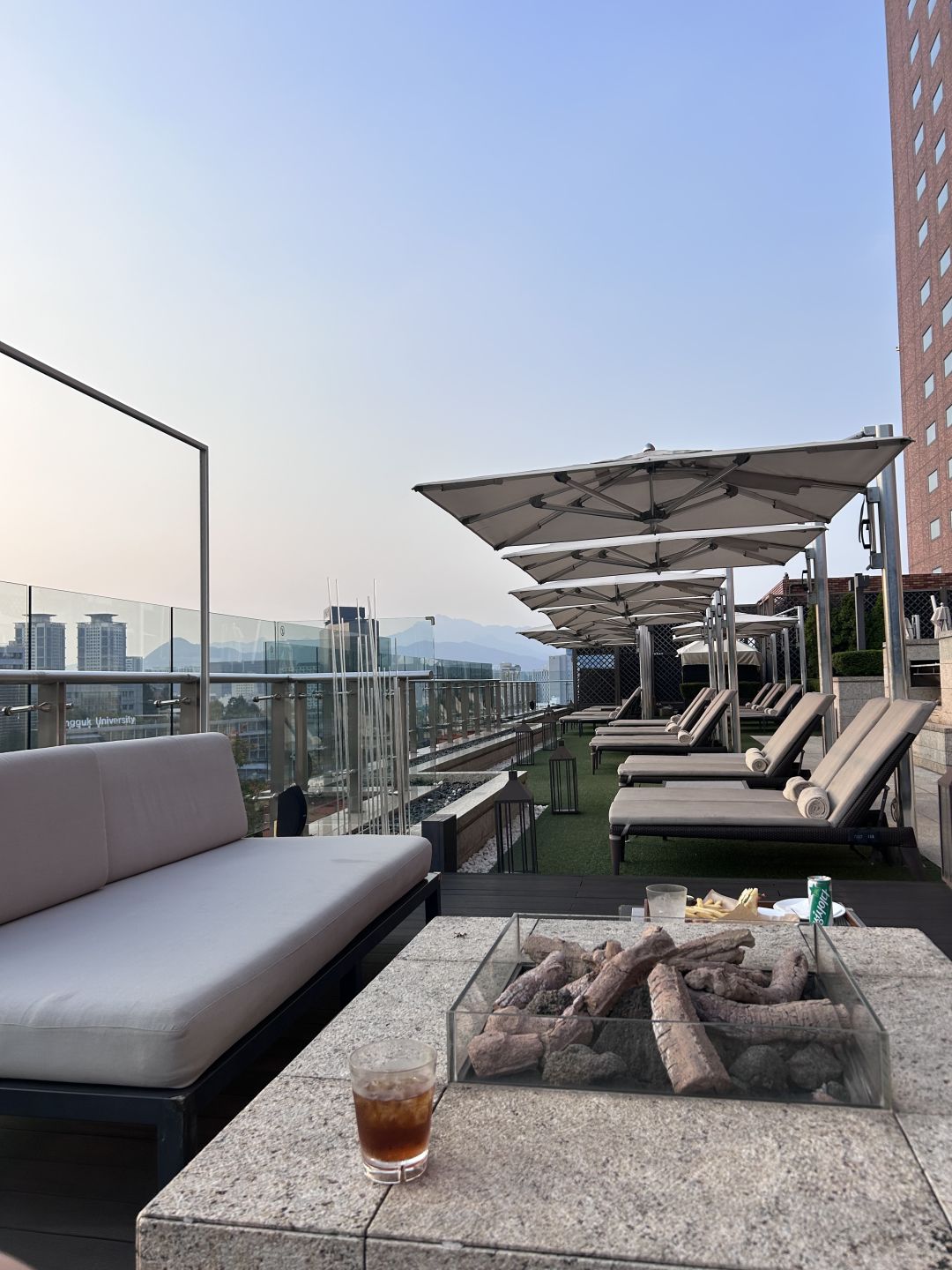 Seoul-The Silla Hotel in Seoul, by the pool, where you can taste delicious food and red wine