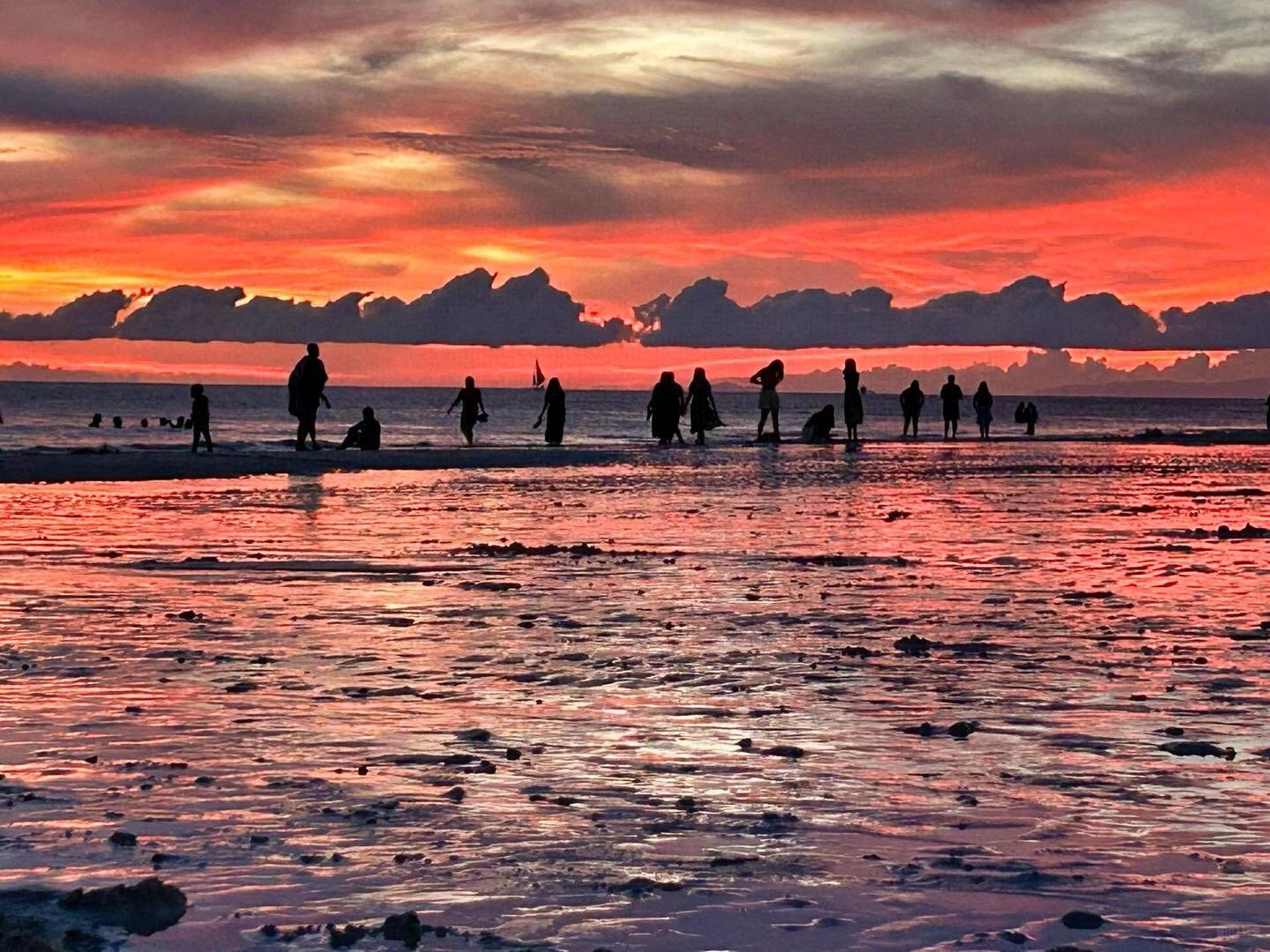 Boracay-Boracay Island in the Philippines, a tropical vacation paradise waiting for you to explore