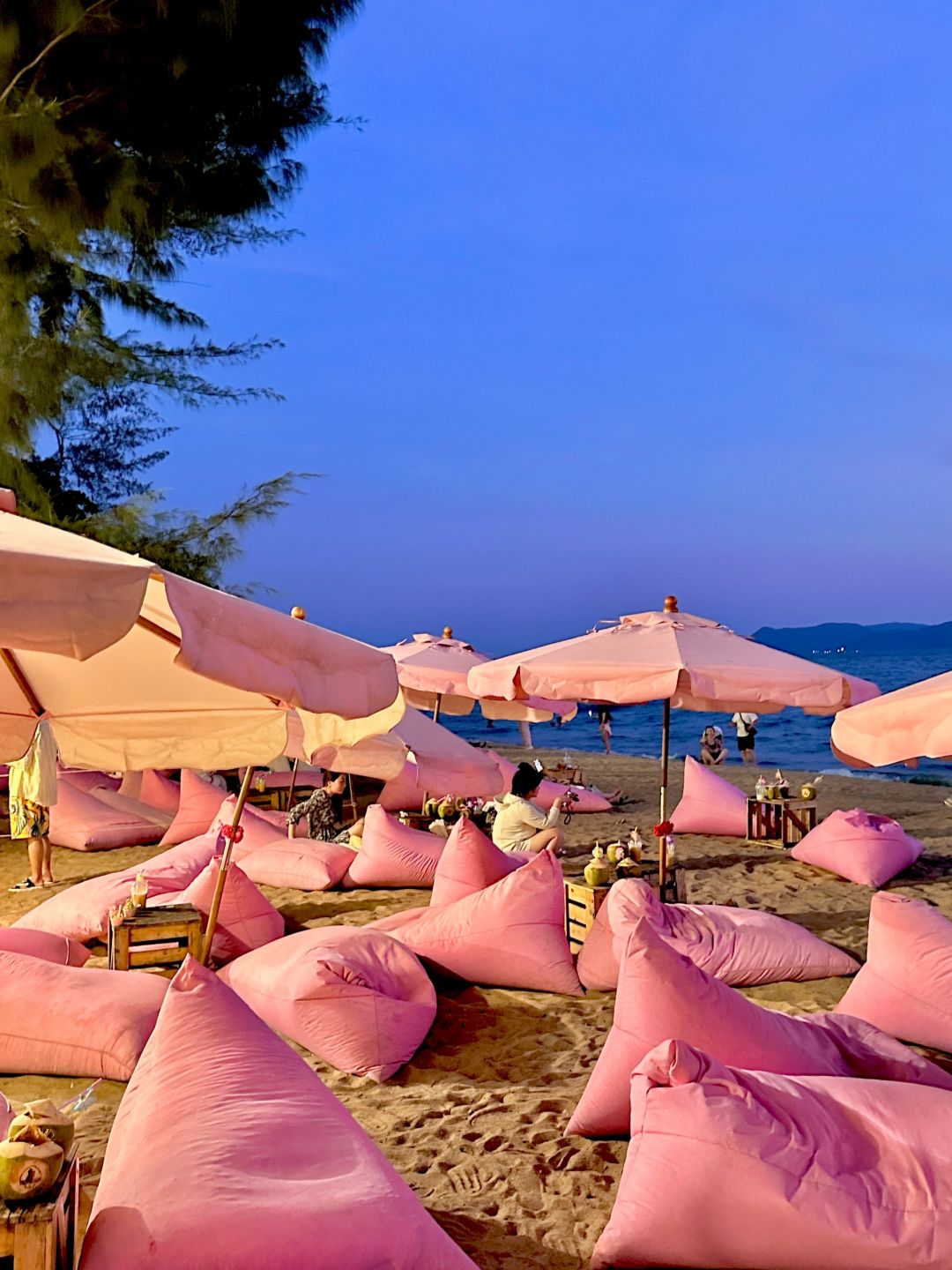 Pattaya-Travel to Pattaya and watch the most beautiful sunset on the pink sand beach of Tutu Beach