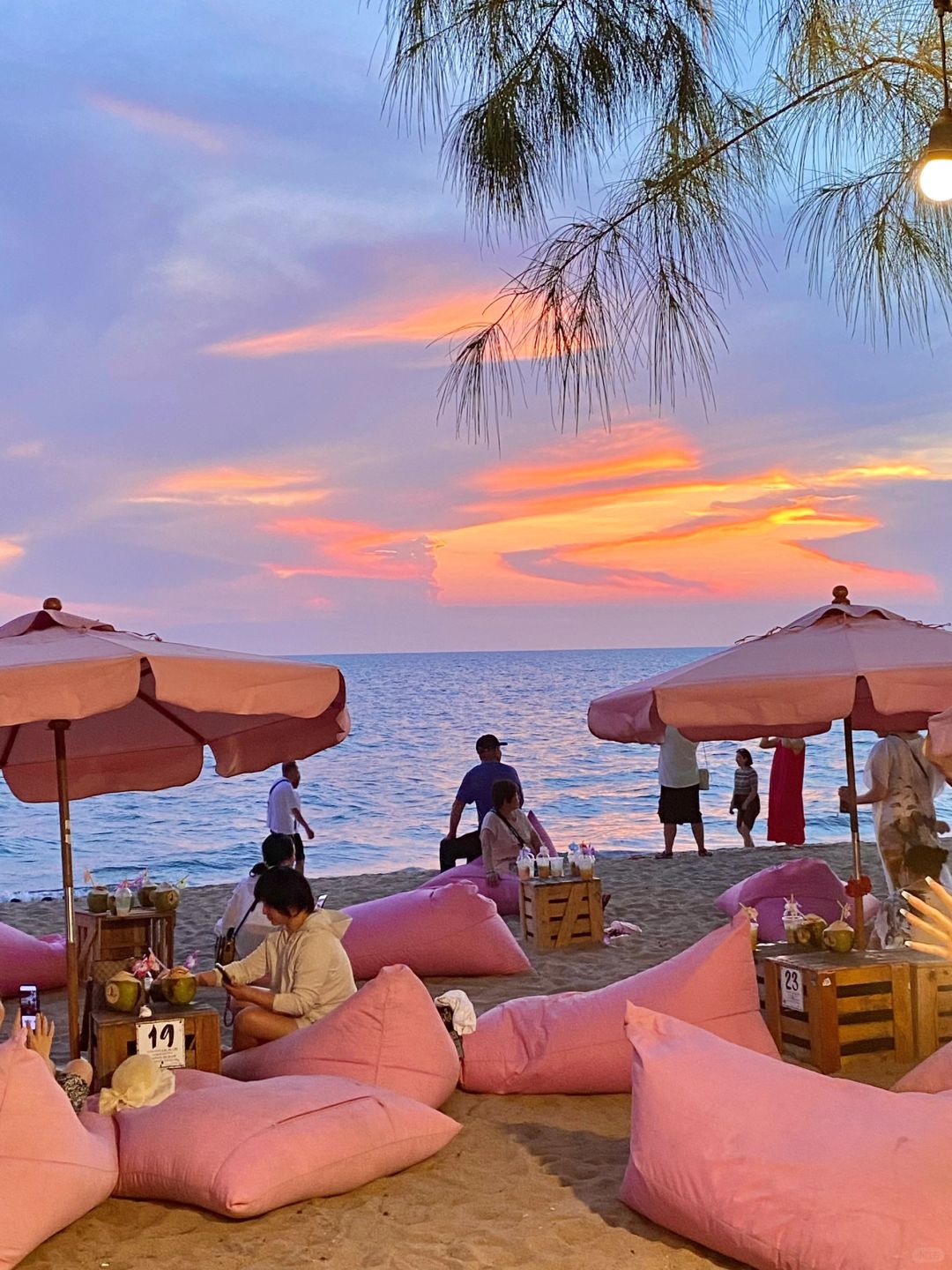 Pattaya-Travel to Pattaya and watch the most beautiful sunset on the pink sand beach of Tutu Beach