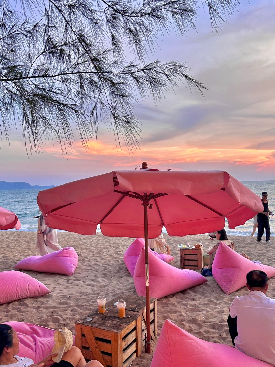 Pattaya-Travel to Pattaya and watch the most beautiful sunset on the pink sand beach of Tutu Beach