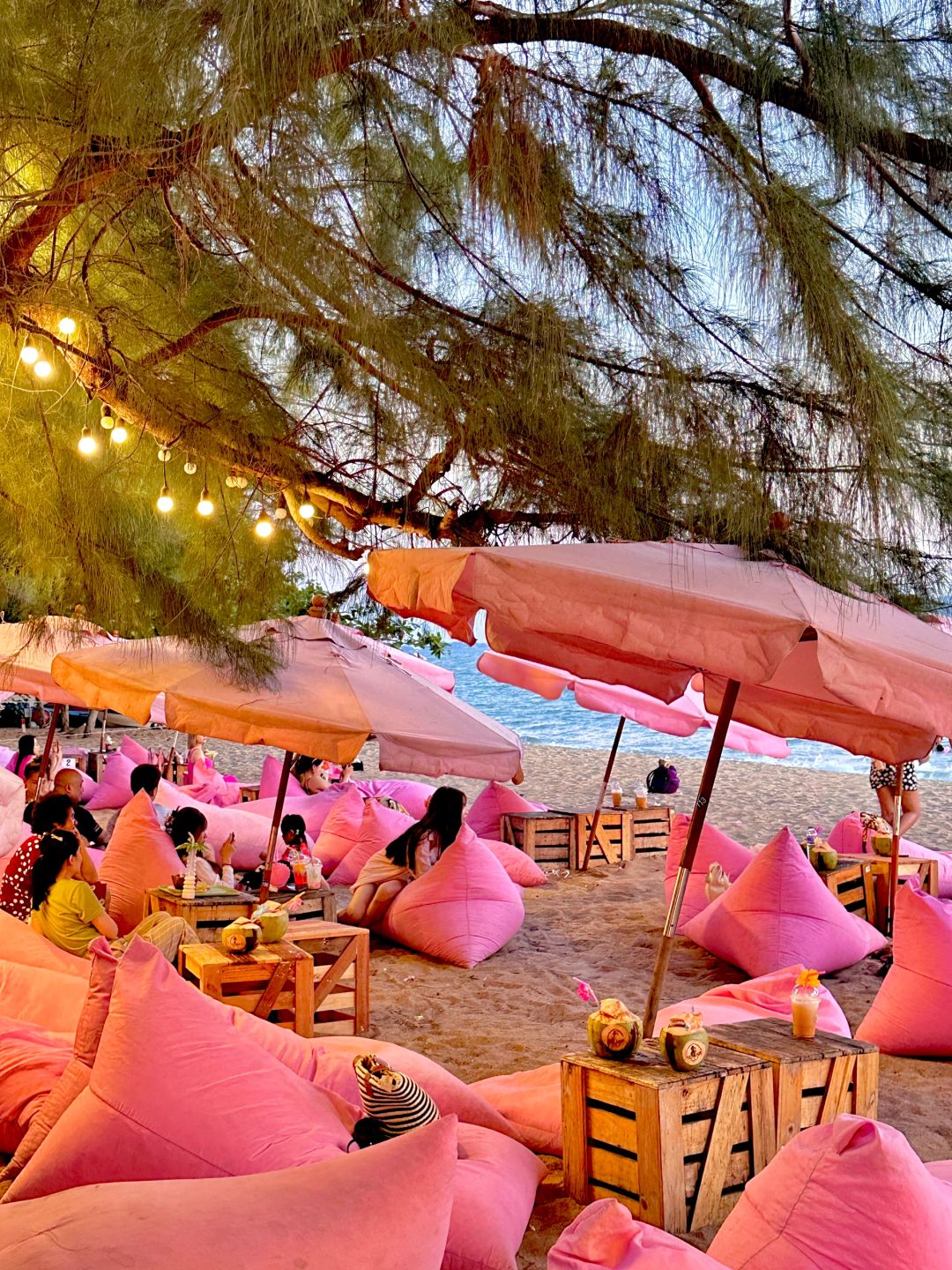 Pattaya-Travel to Pattaya and watch the most beautiful sunset on the pink sand beach of Tutu Beach