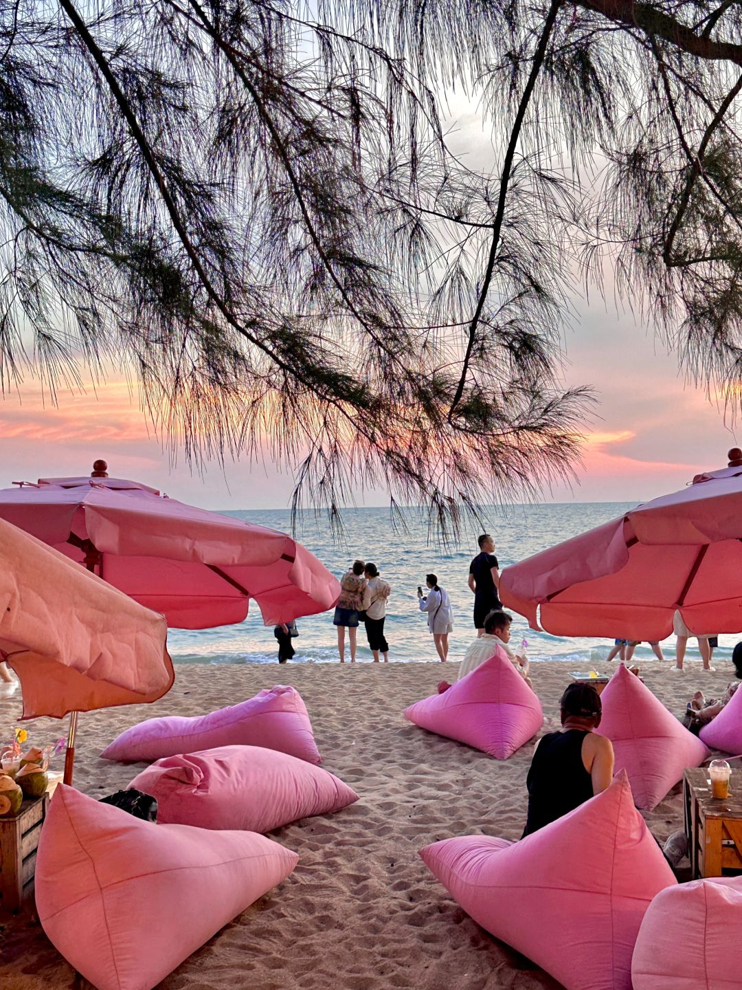 Pattaya-Travel to Pattaya and watch the most beautiful sunset on the pink sand beach of Tutu Beach