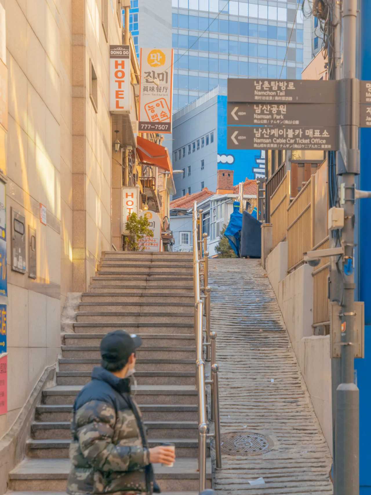 Seoul-Cute cartoon sculptures can be seen everywhere on Fun Road in Seoul, South Korea