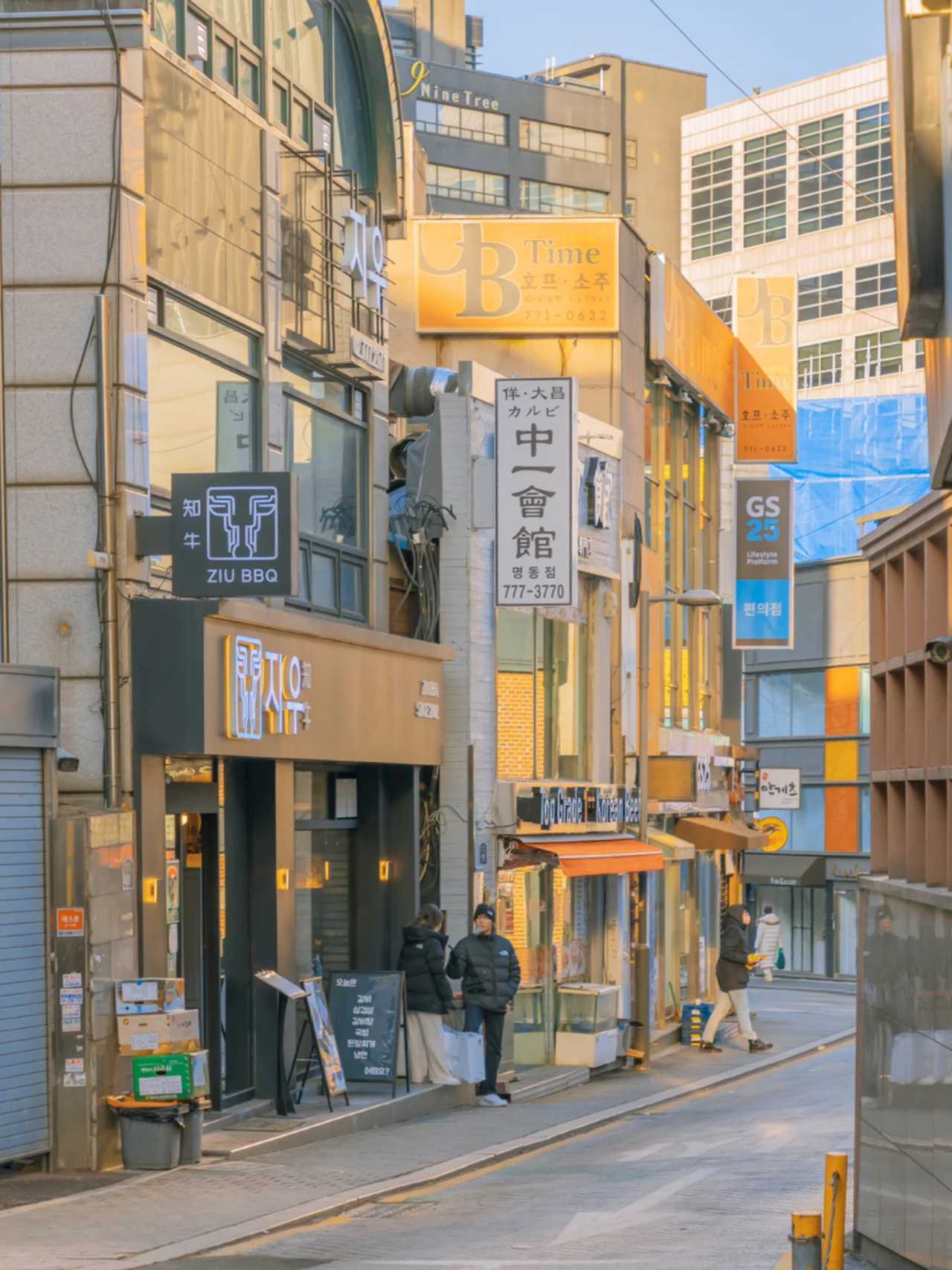 Seoul-Cute cartoon sculptures can be seen everywhere on Fun Road in Seoul, South Korea